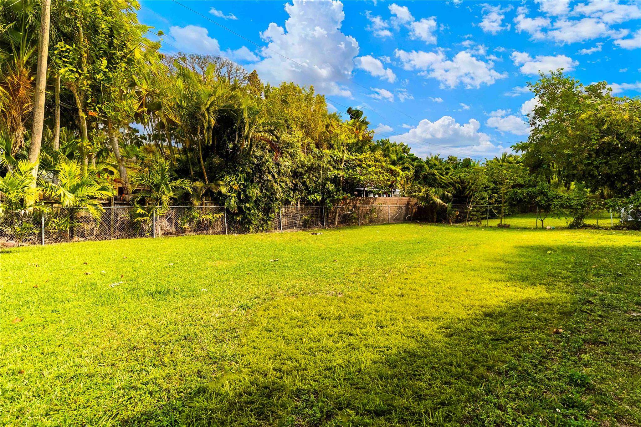 SUNSWEPT ISLE 1ST ADDN - Residential