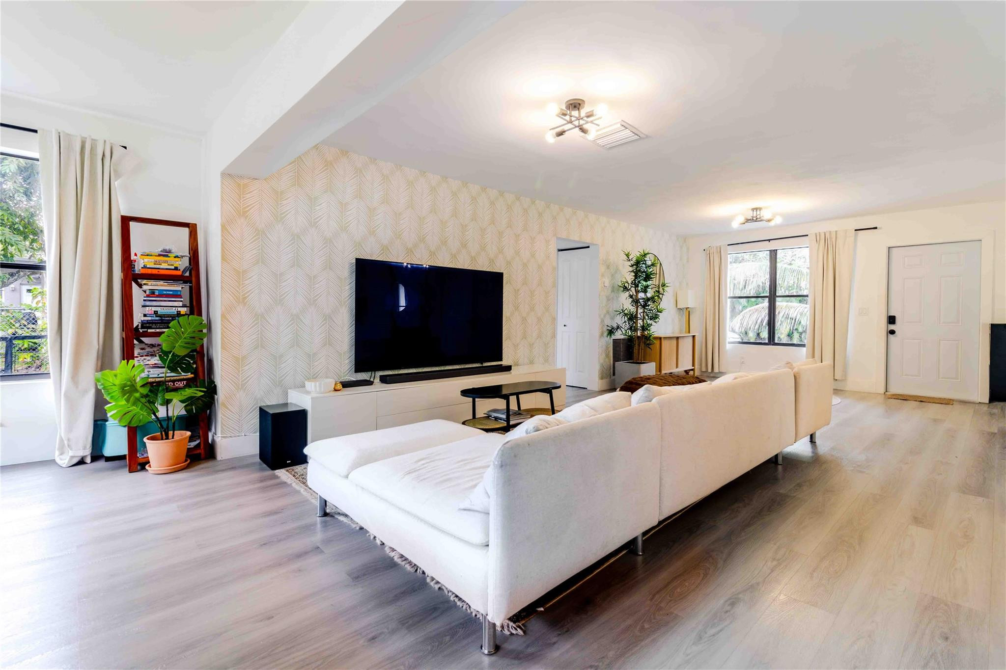 SUNSWEPT ISLE 1ST ADDN - Residential