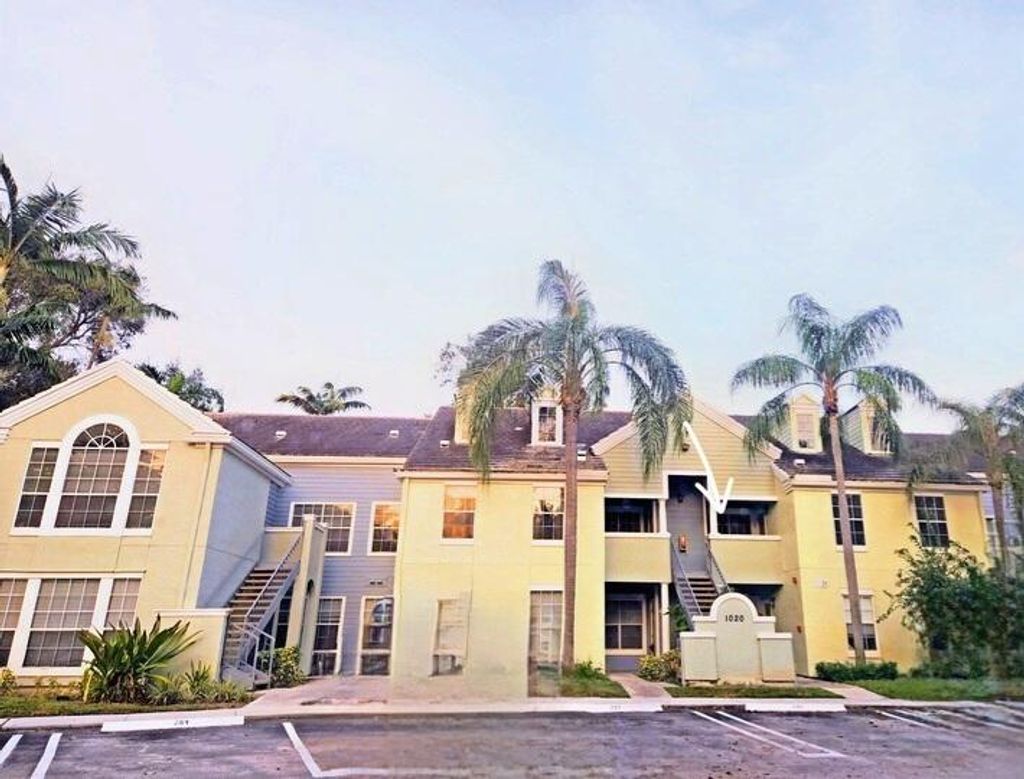Photo of 1020 Crystal Way #F, Delray Beach, FL 33444 (MLS # R10954322)