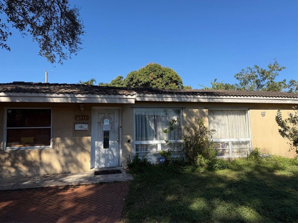 Photo of 6911 Harding Street, Hollywood, FL 33024 (MLS # F10544282)