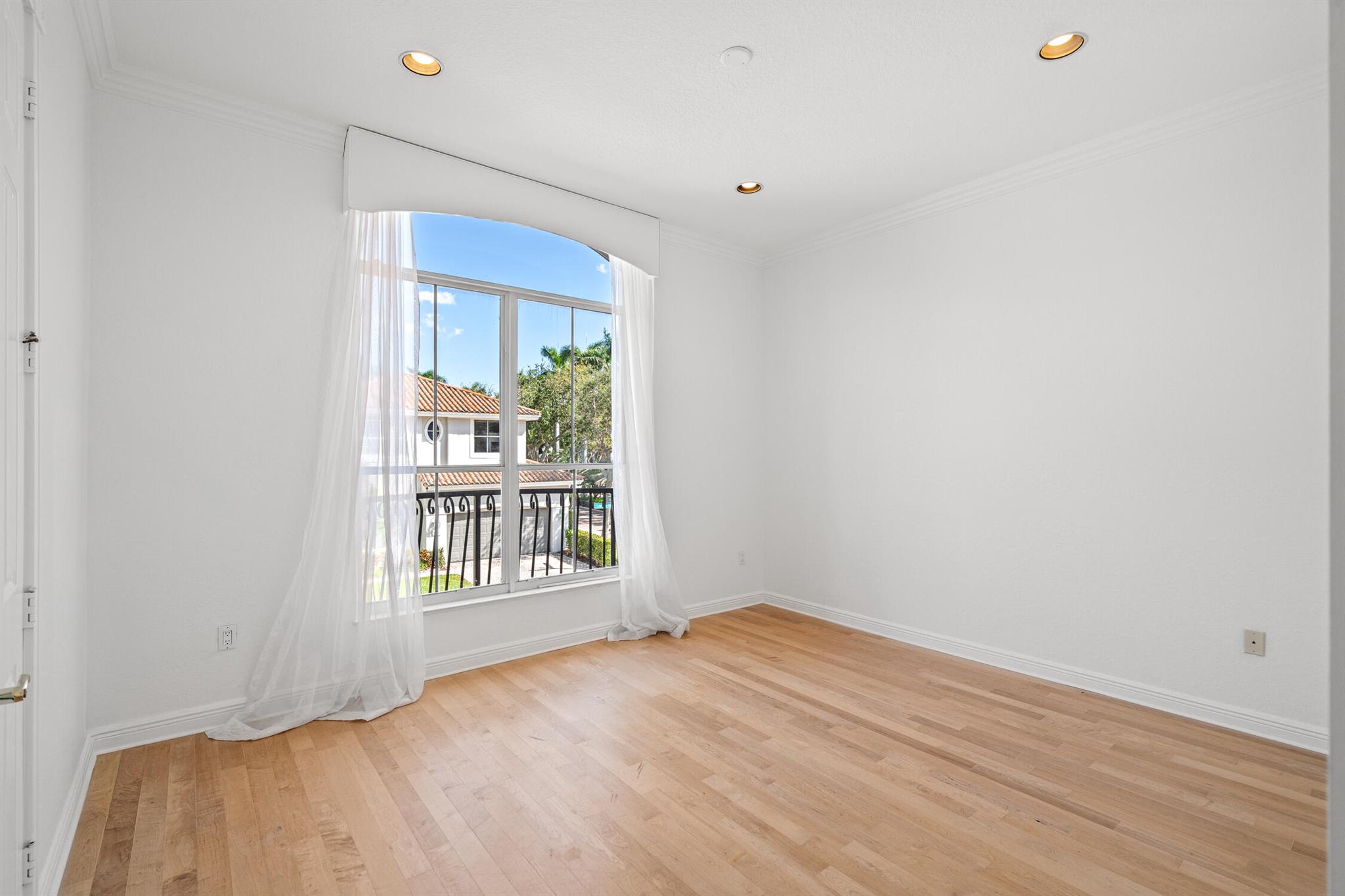 HARBOR ISLAND - Residential Lease