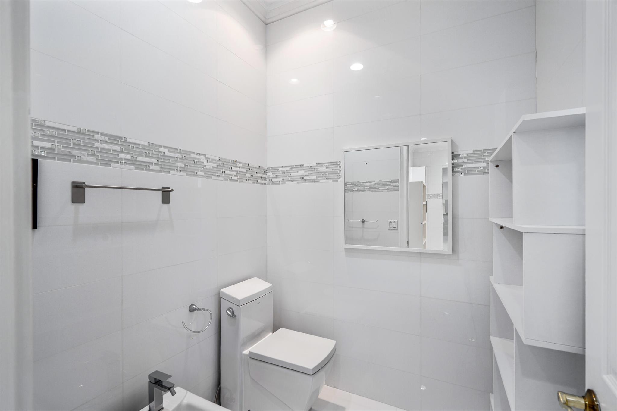 HARBOR ISLAND - Residential Lease