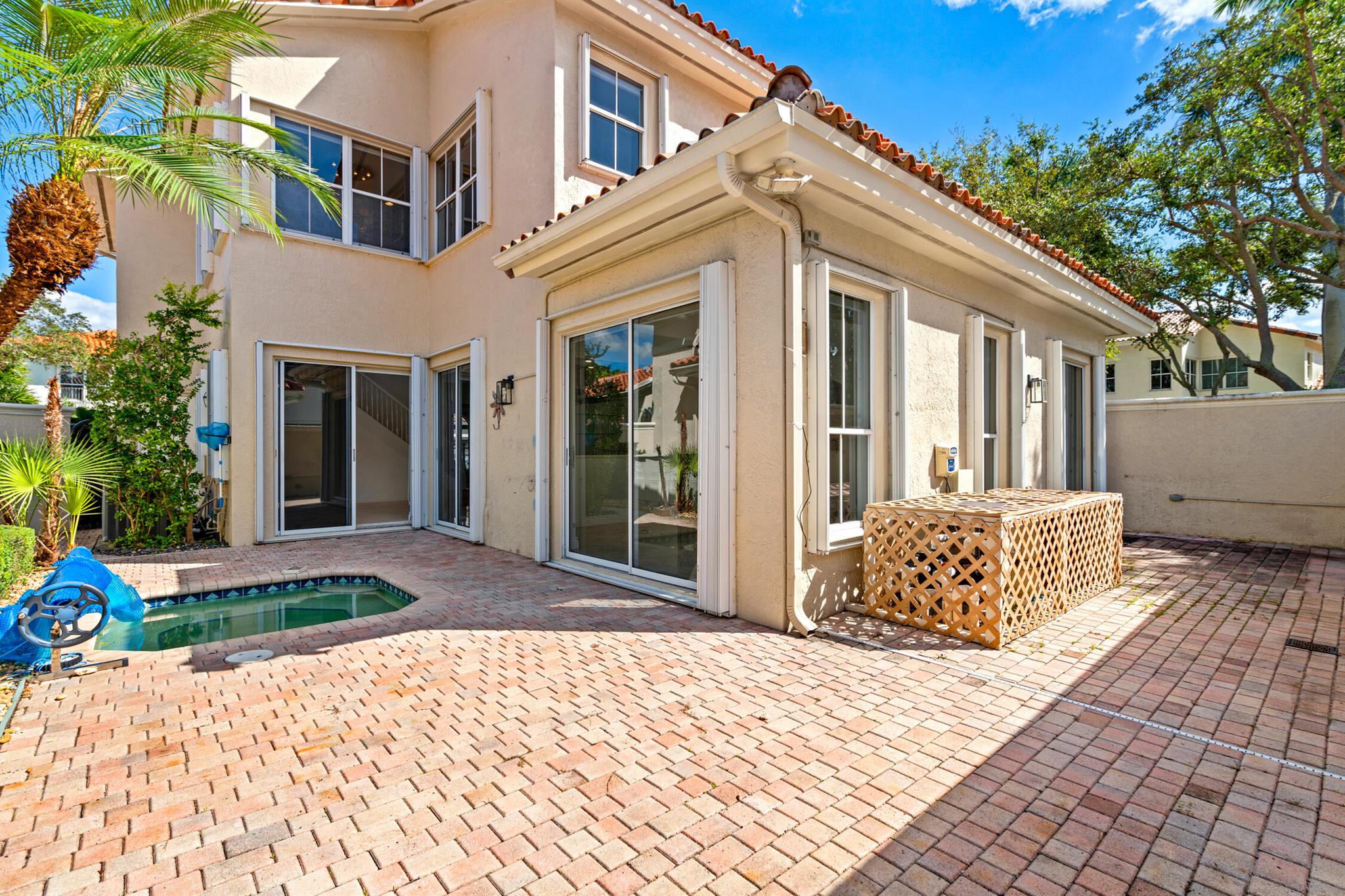 HARBOR ISLAND - Residential Lease