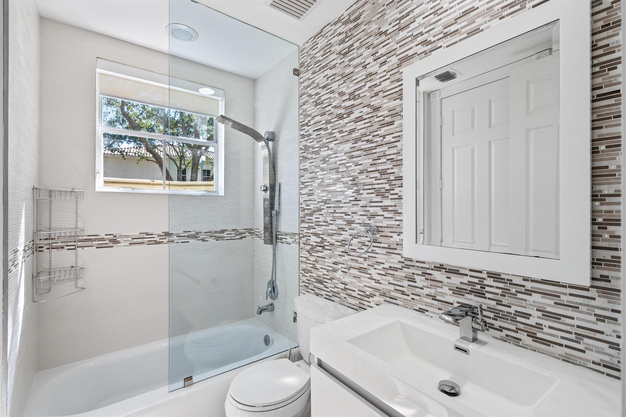 HARBOR ISLAND - Residential Lease