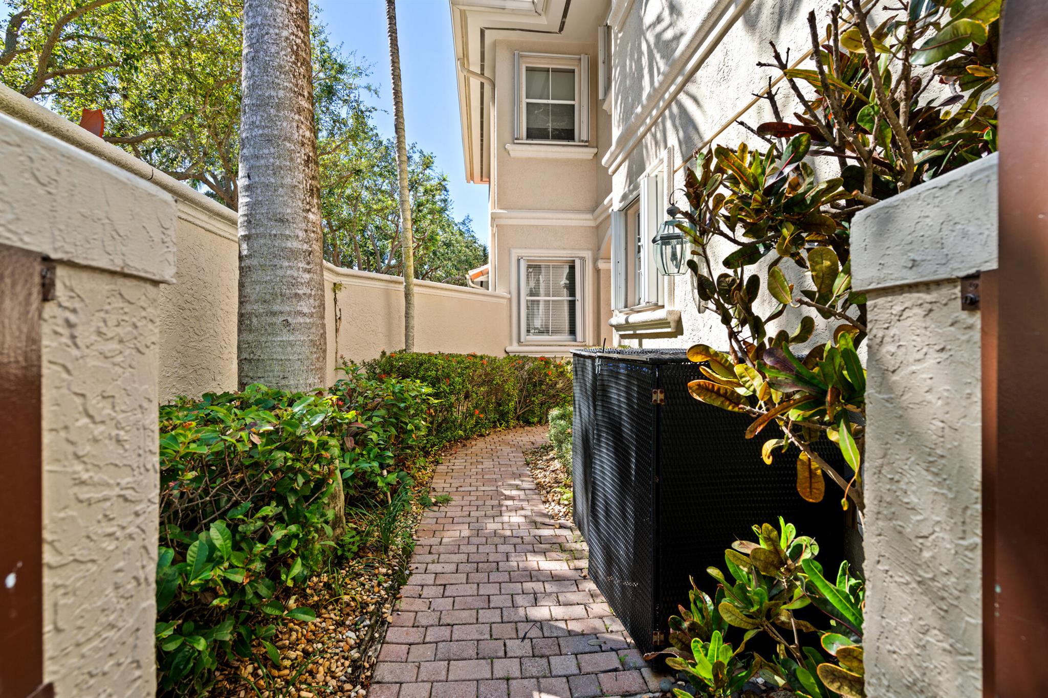 HARBOR ISLAND - Residential Lease