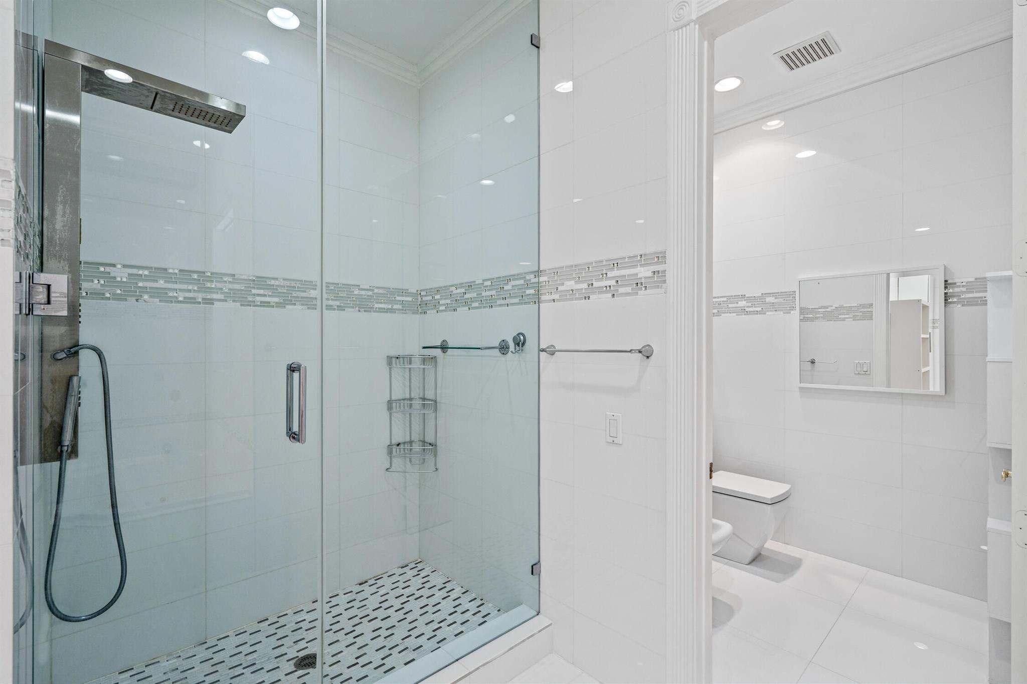 HARBOR ISLAND - Residential Lease