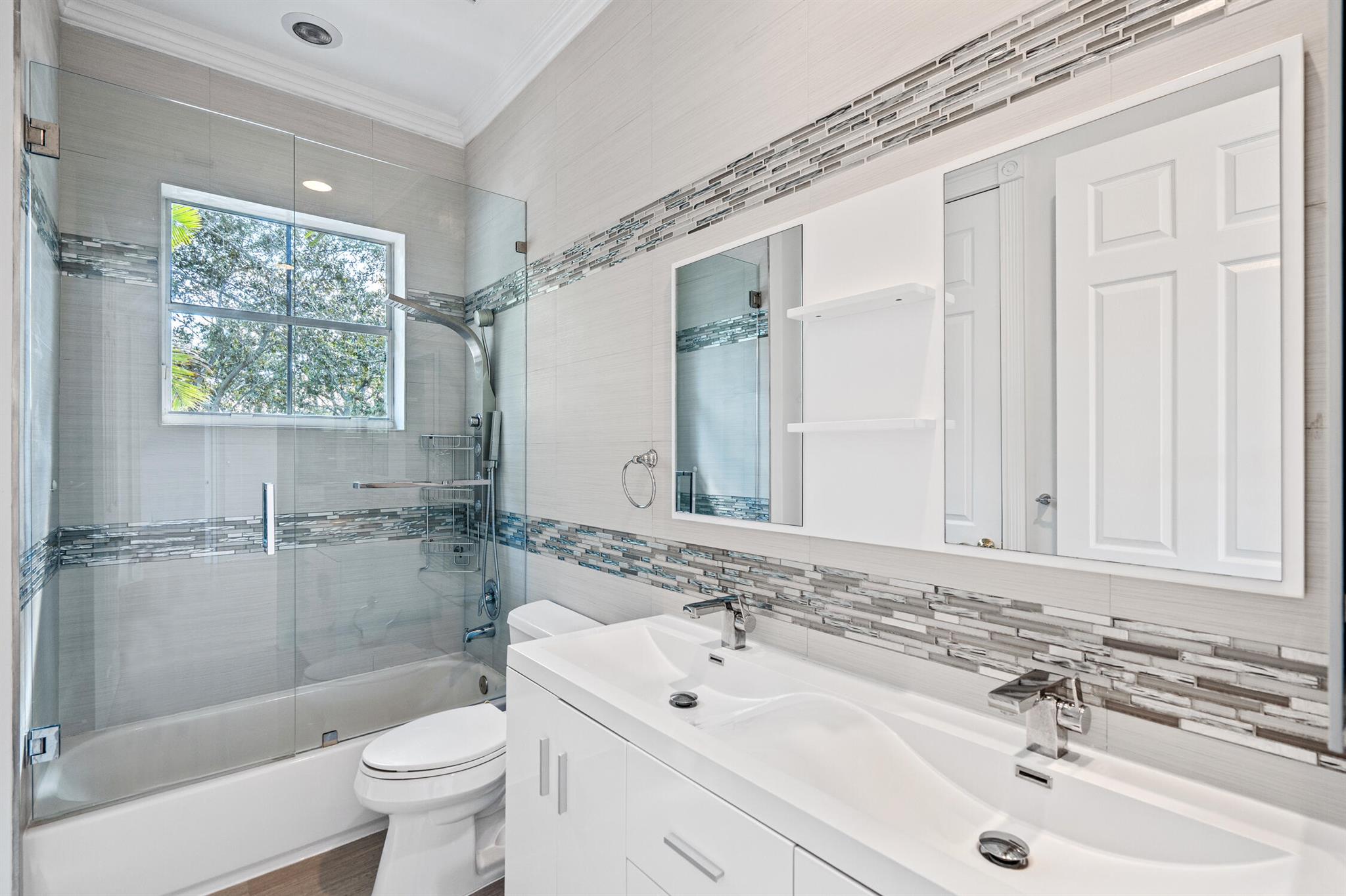 HARBOR ISLAND - Residential Lease