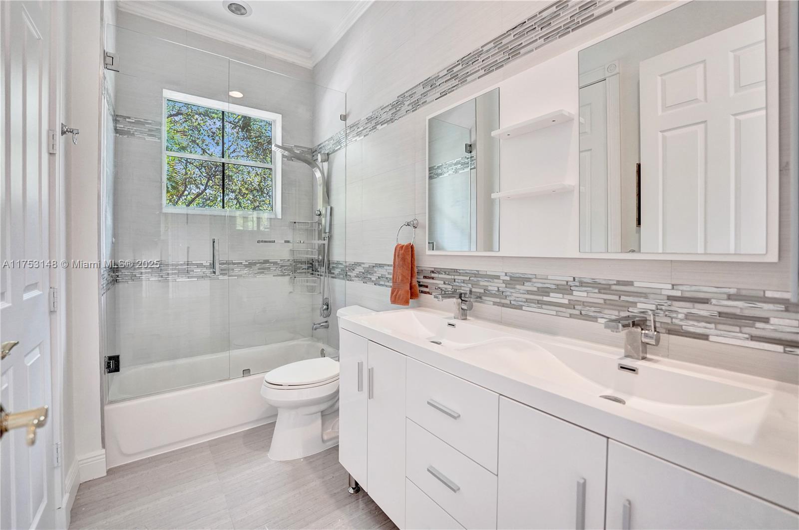 HARBOR ISLAND - Residential Lease