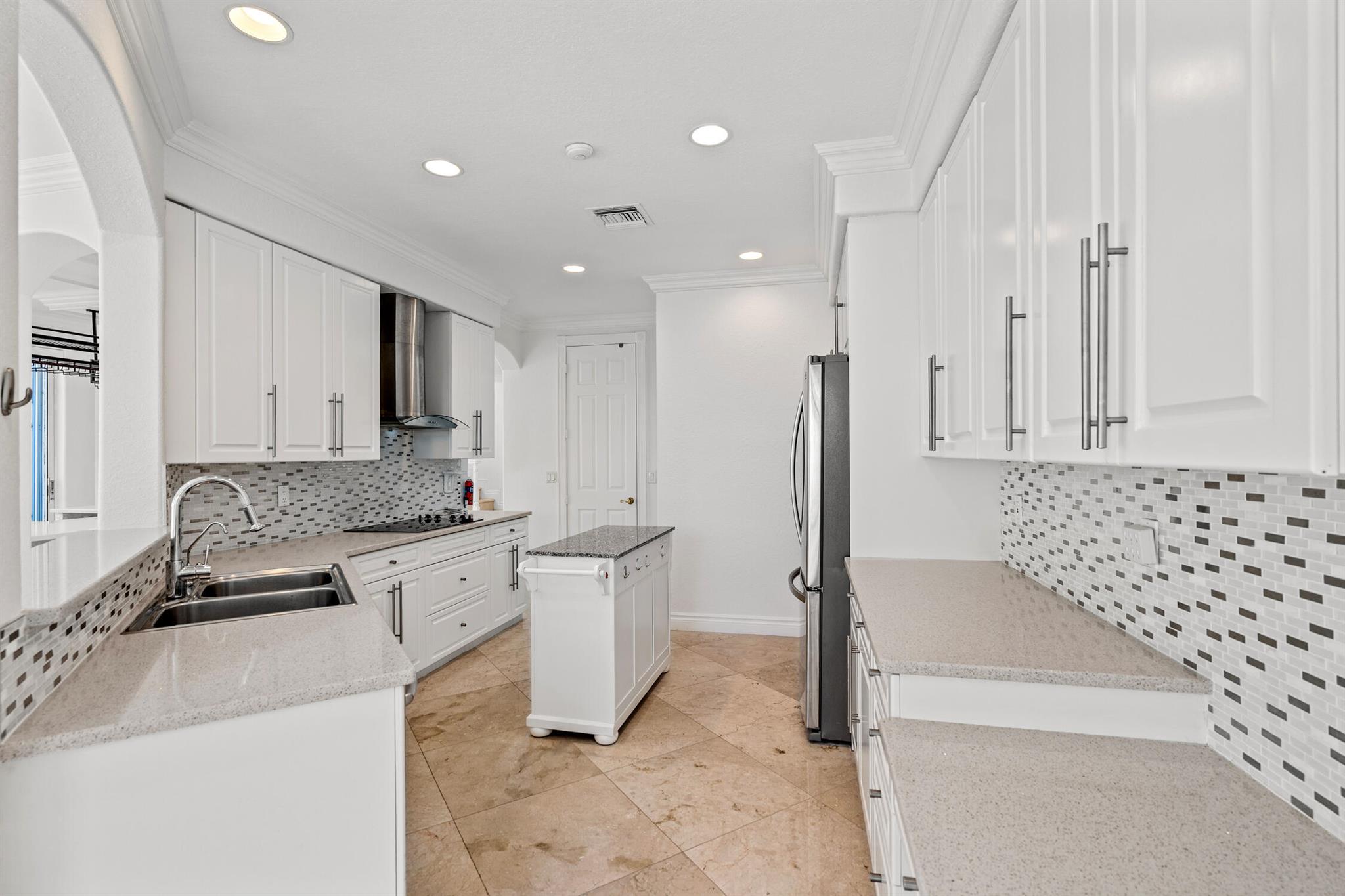 HARBOR ISLAND - Residential Lease