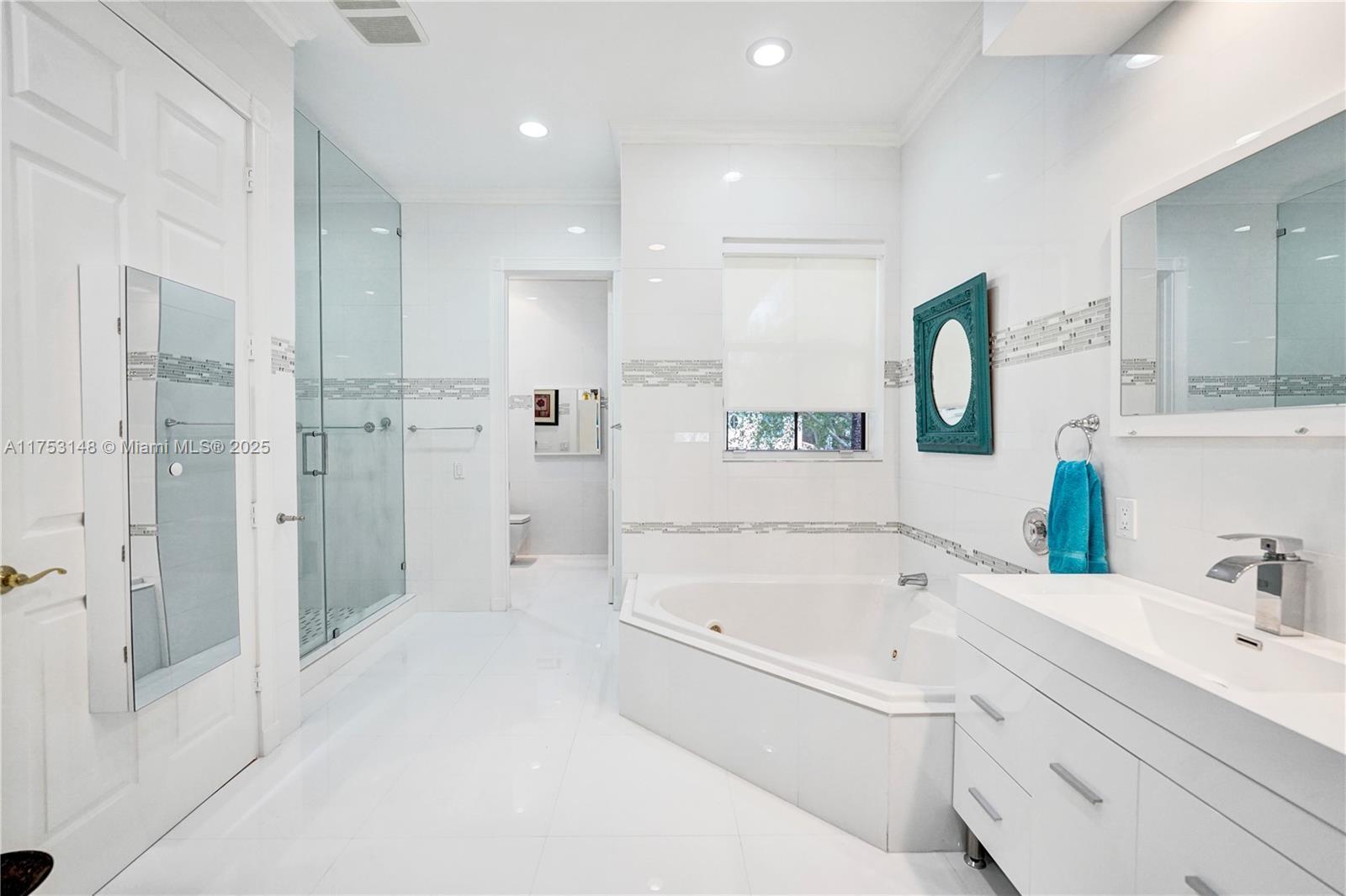 HARBOR ISLAND - Residential Lease