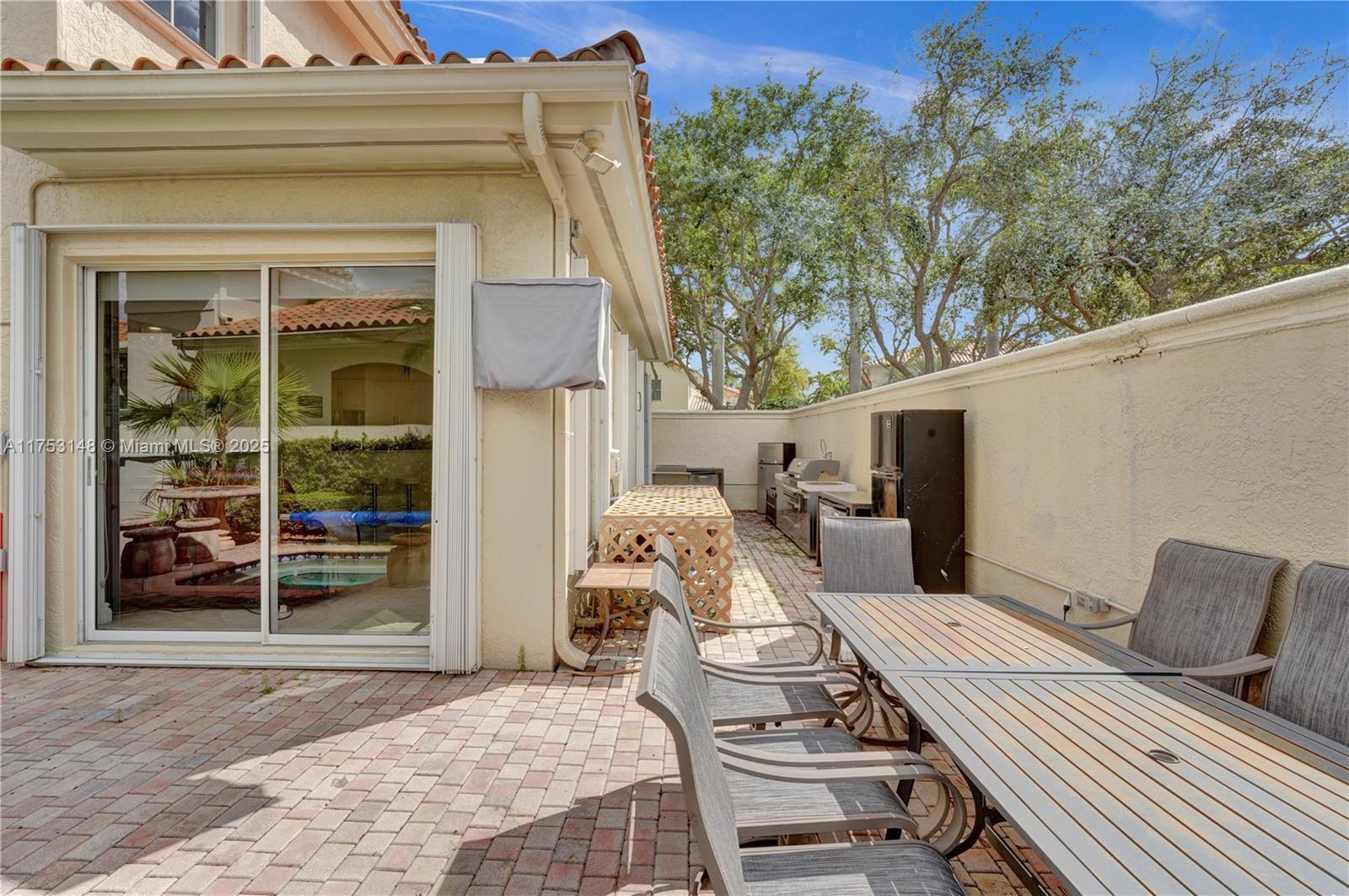HARBOR ISLAND - Residential Lease