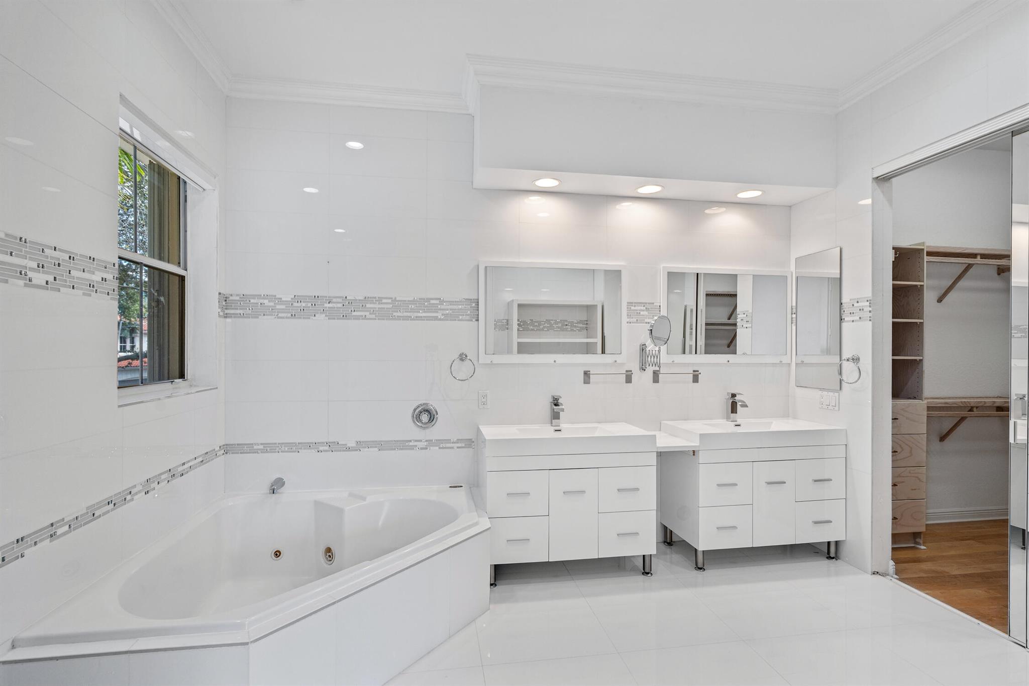 HARBOR ISLAND - Residential Lease