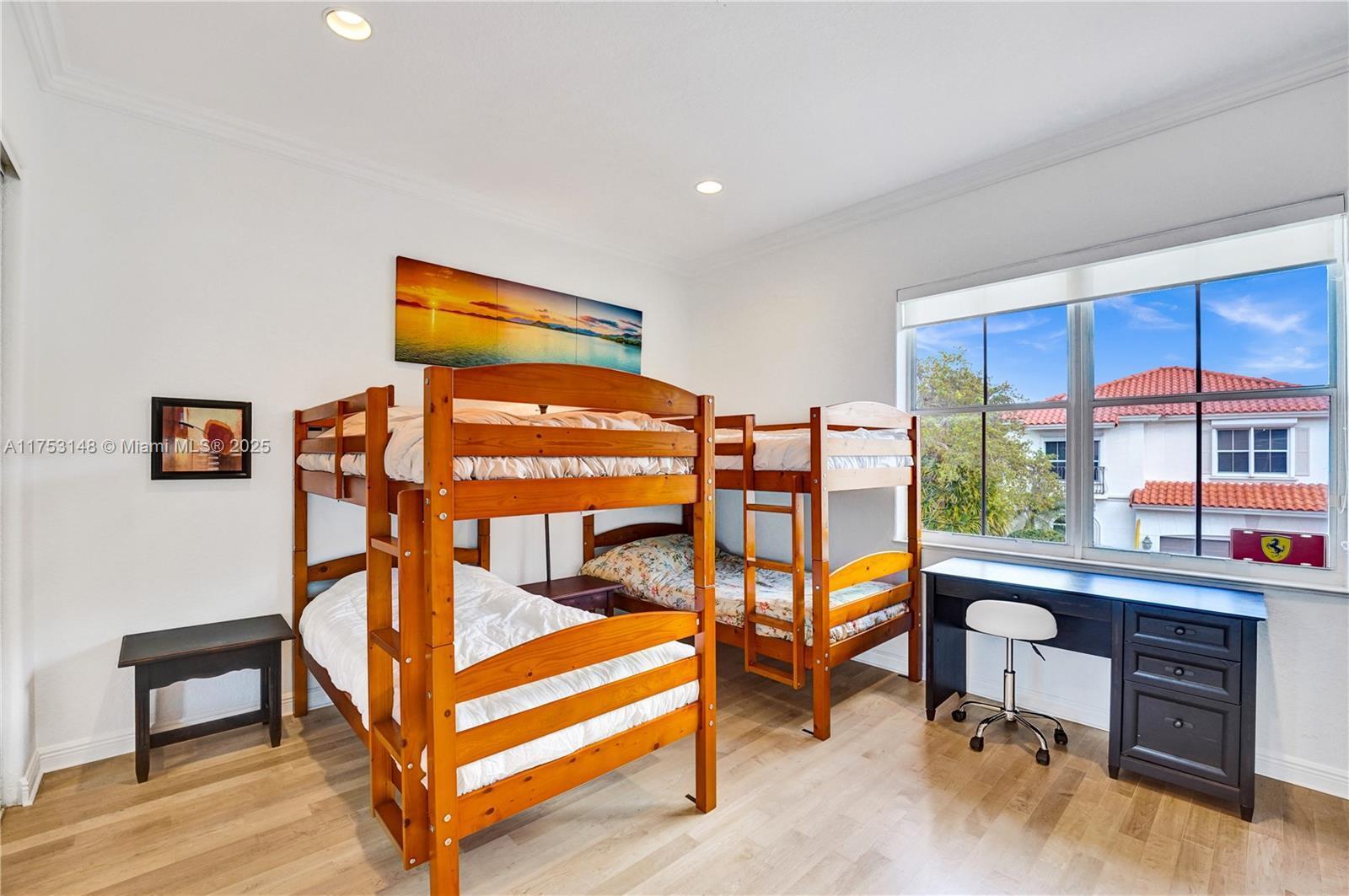 HARBOR ISLAND - Residential Lease