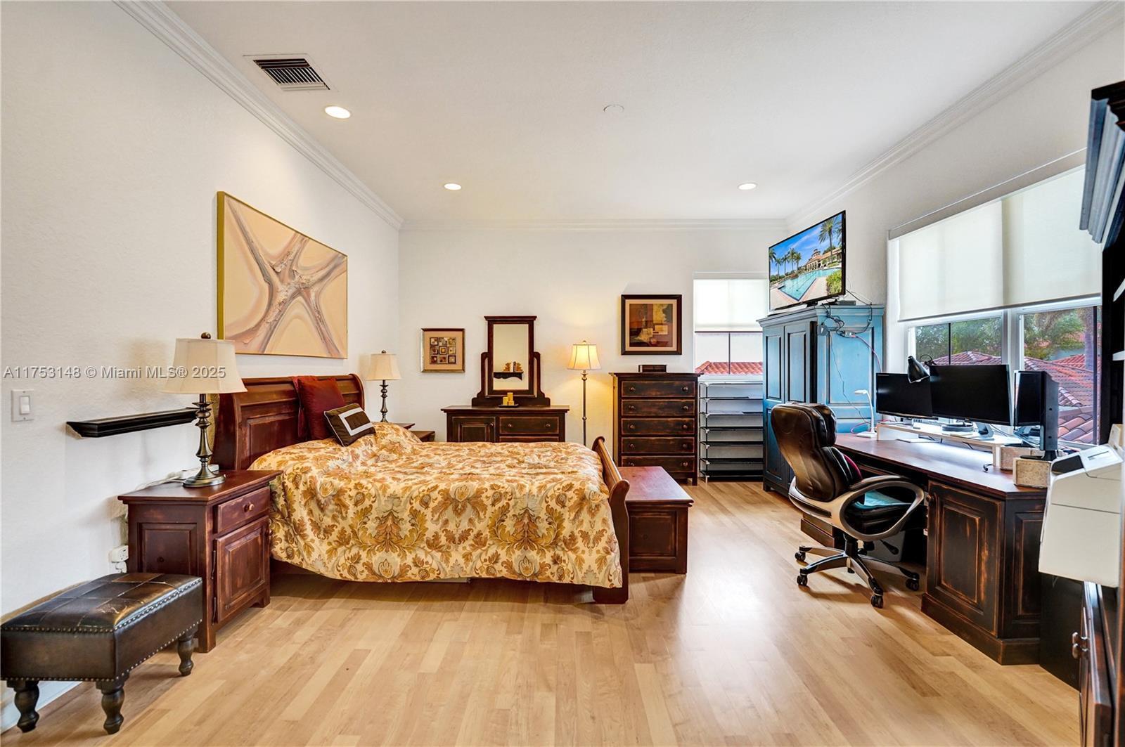 HARBOR ISLAND - Residential Lease