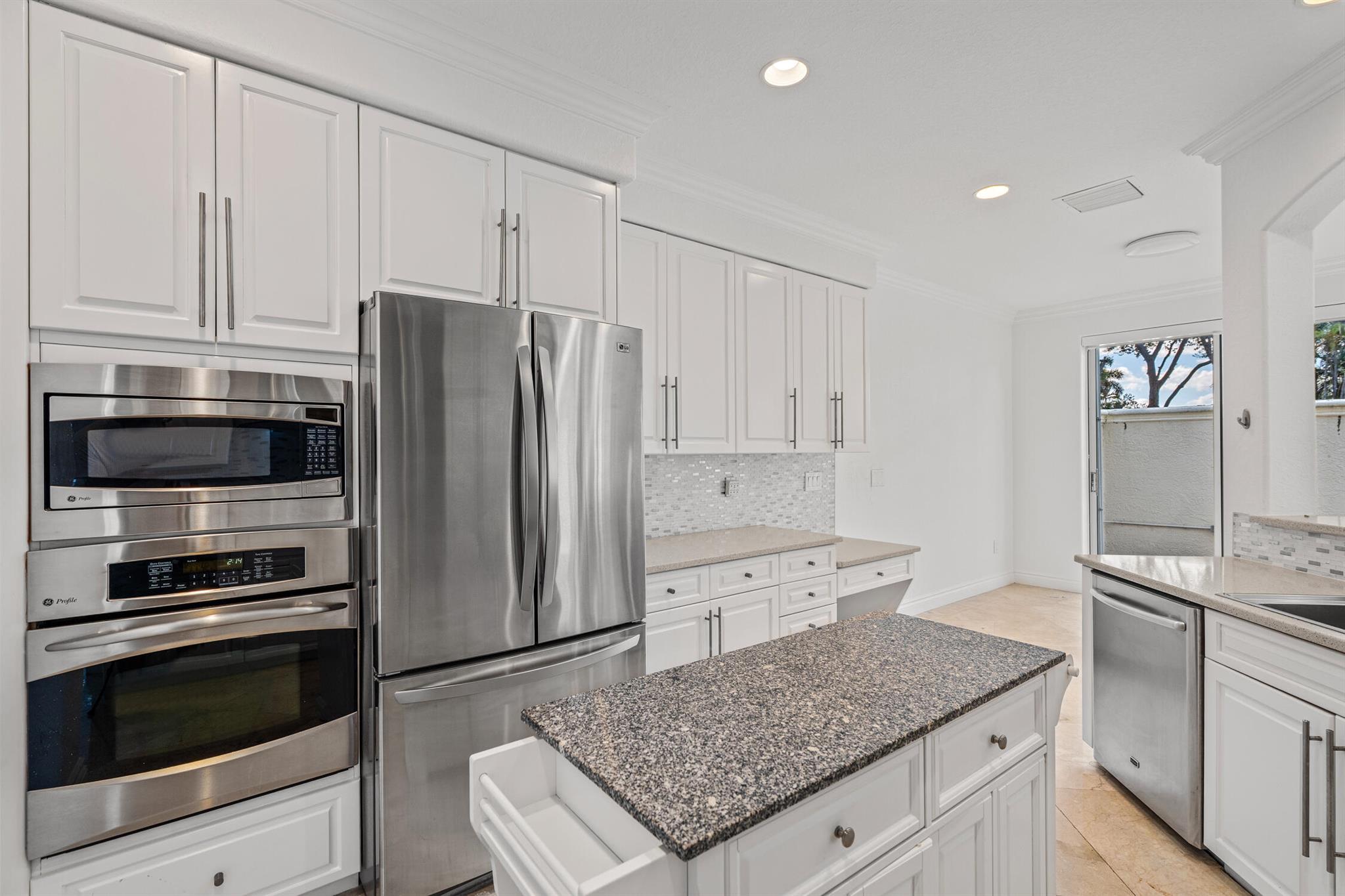 HARBOR ISLAND - Residential Lease