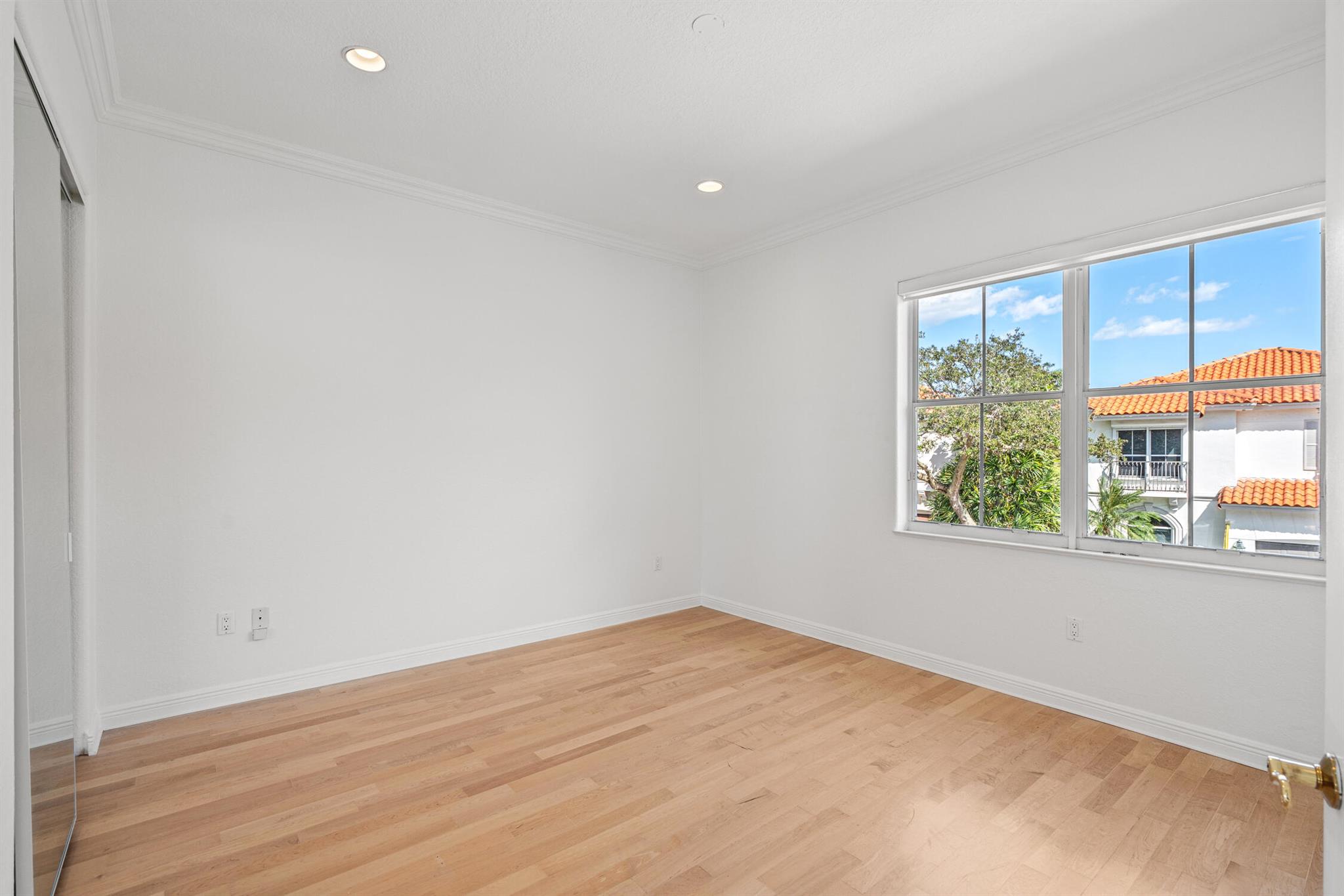 HARBOR ISLAND - Residential Lease