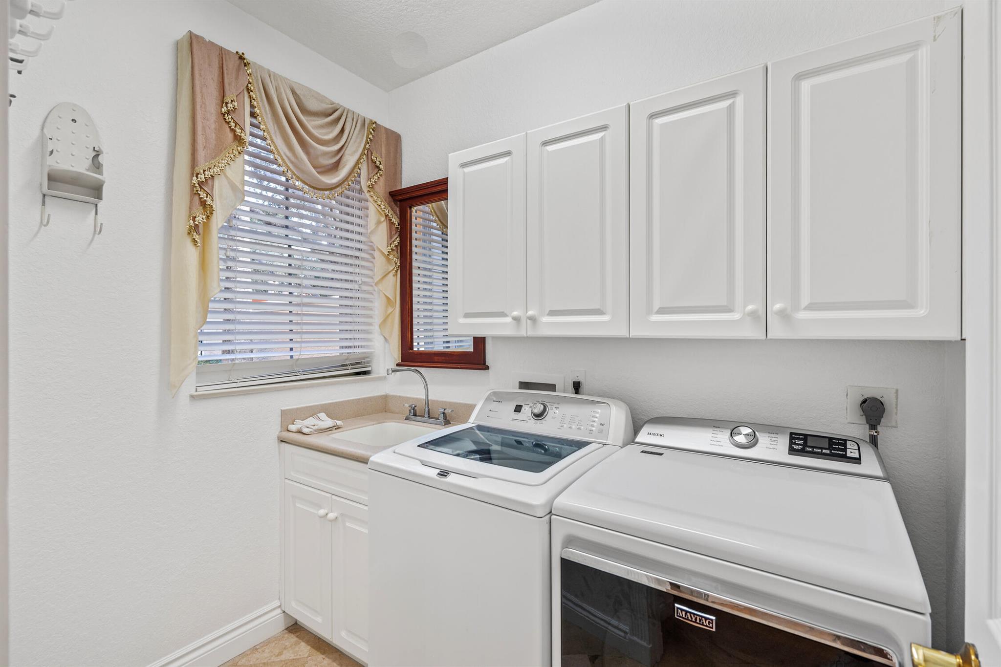 HARBOR ISLAND - Residential Lease