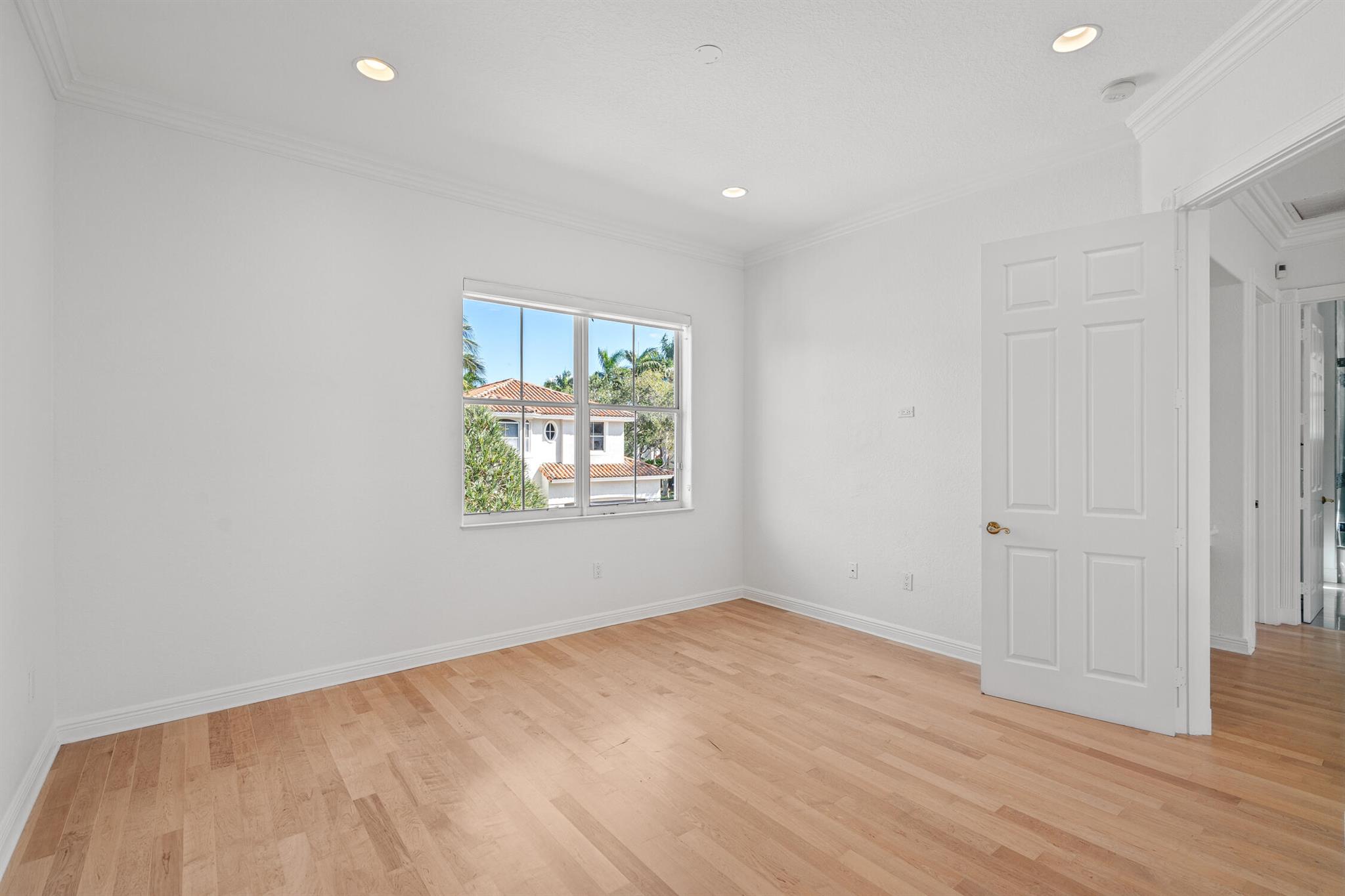 HARBOR ISLAND - Residential Lease