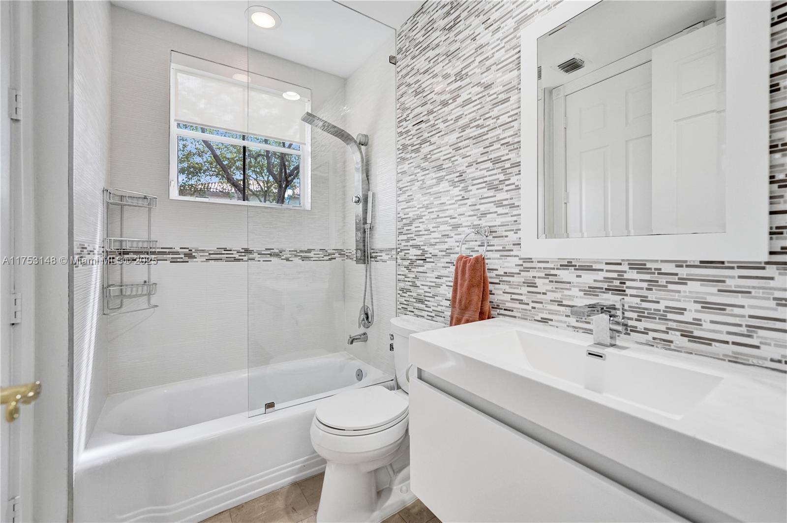 HARBOR ISLAND - Residential Lease