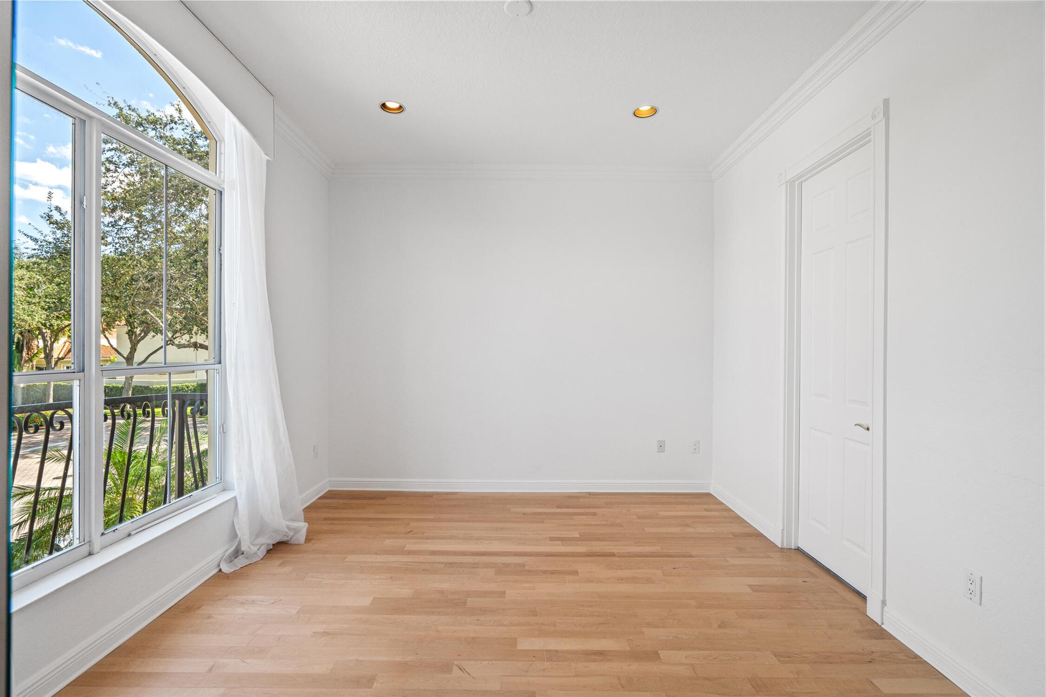 HARBOR ISLAND - Residential Lease