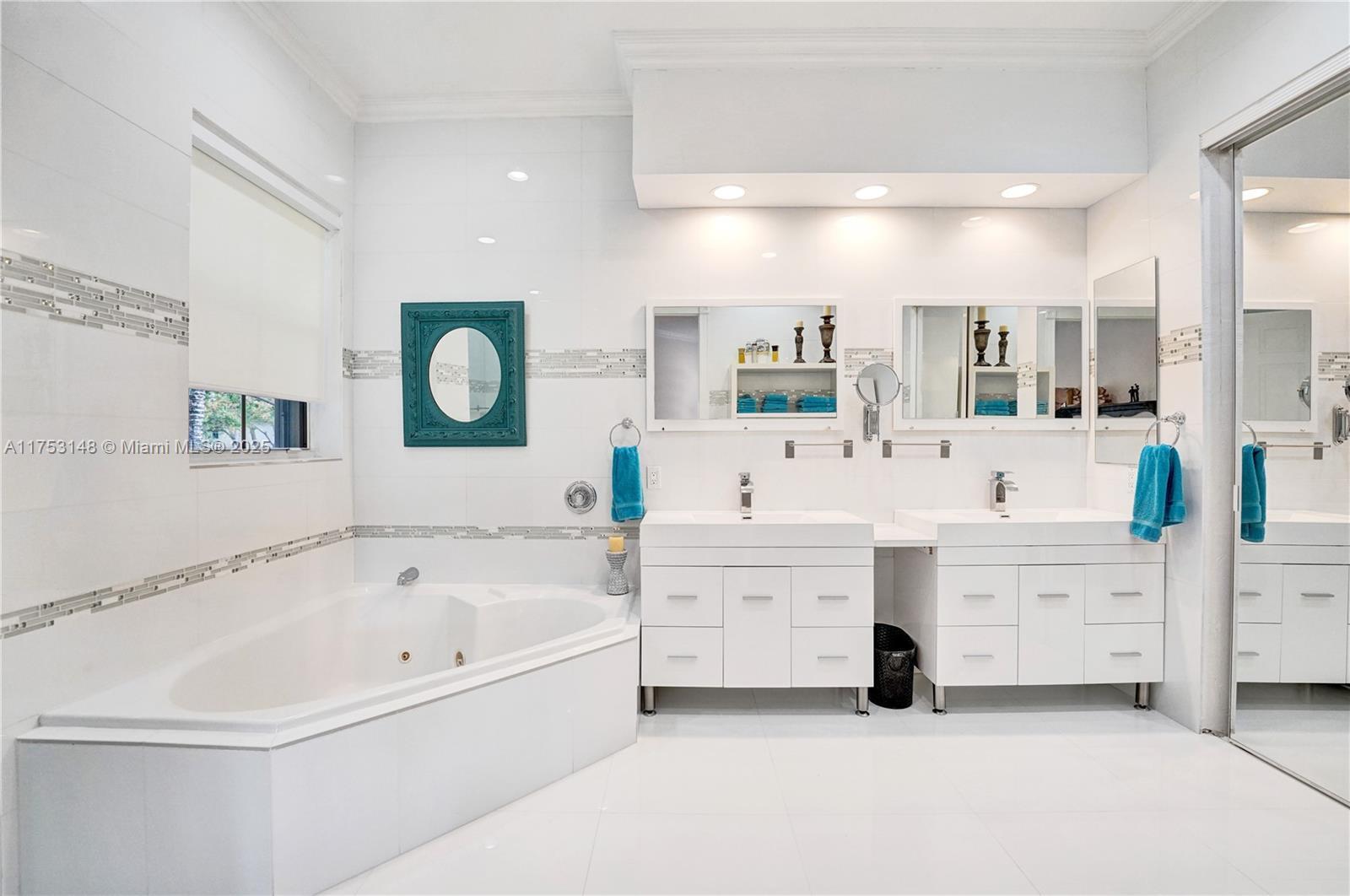 HARBOR ISLAND - Residential Lease