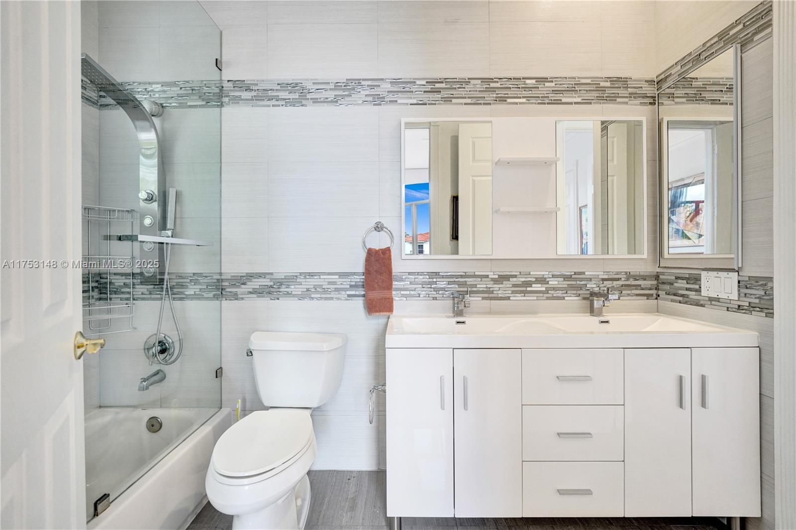 HARBOR ISLAND - Residential Lease