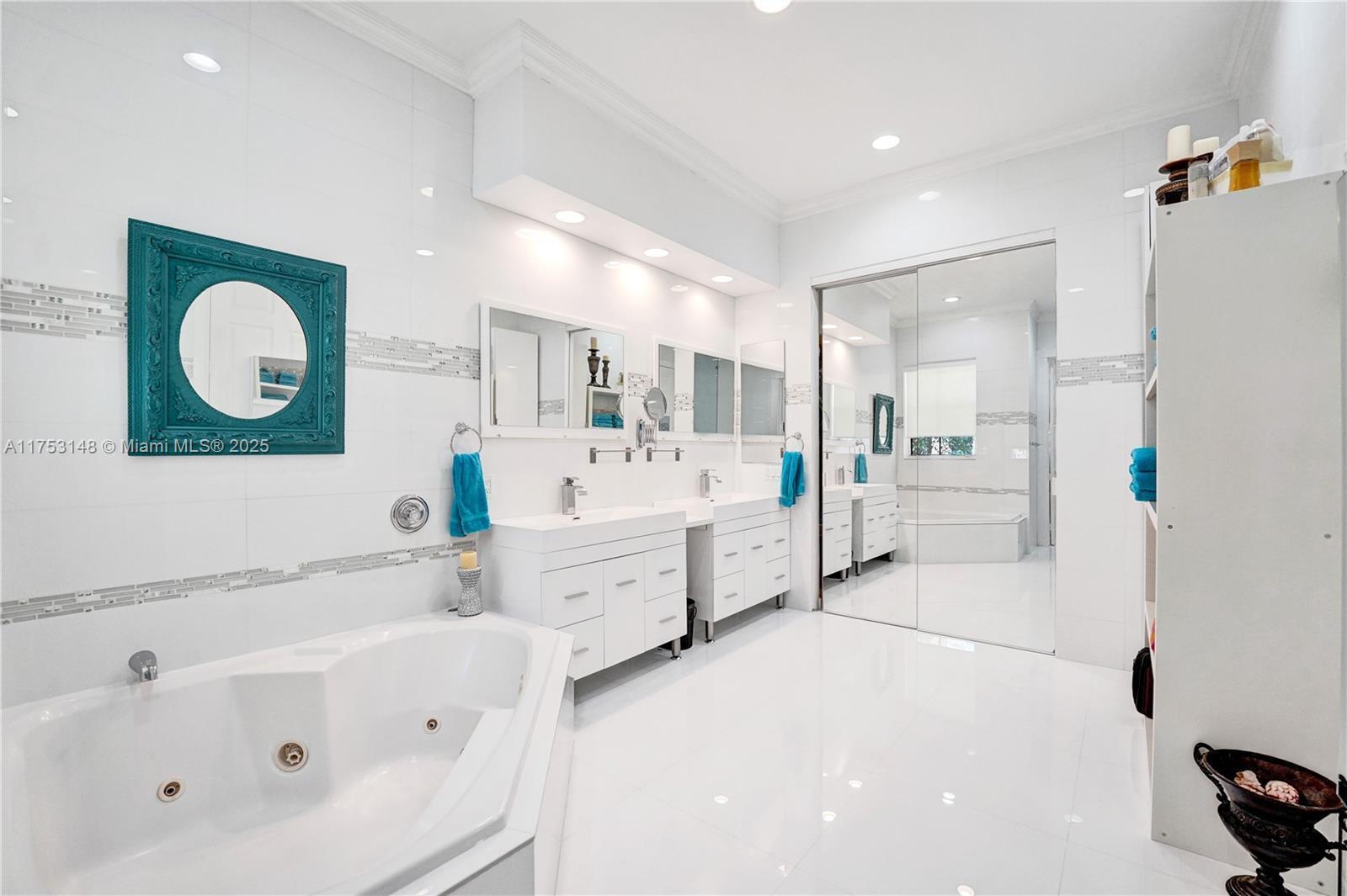 HARBOR ISLAND - Residential Lease