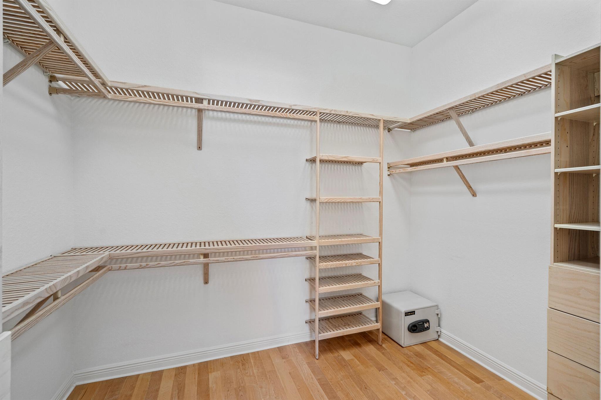 HARBOR ISLAND - Residential Lease