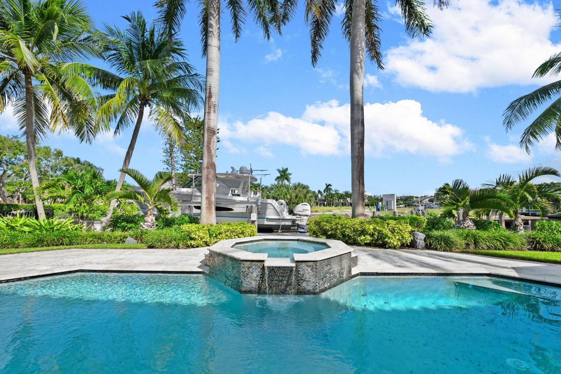 Bay Colony - Residential