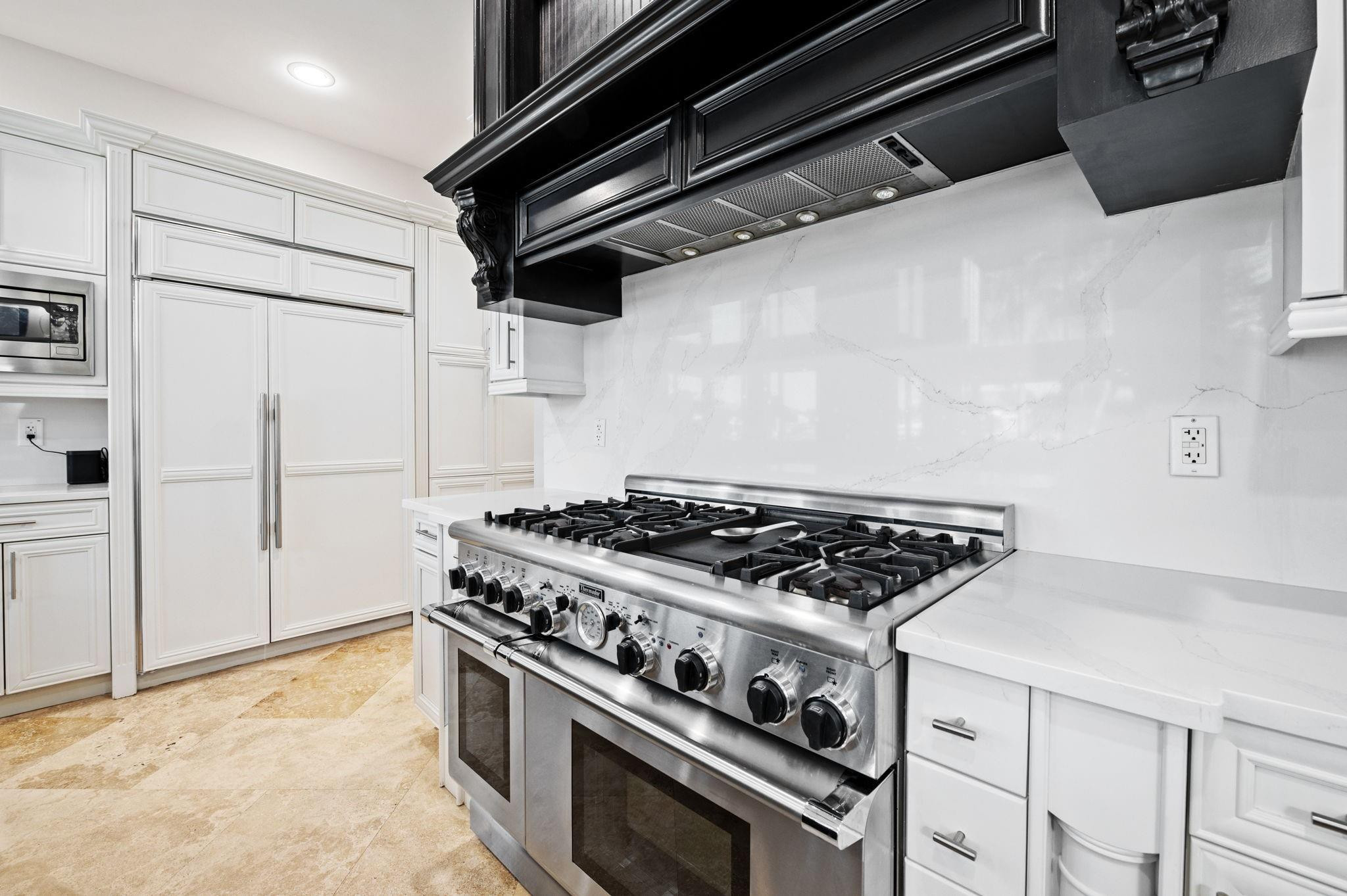 Bay Colony - Residential