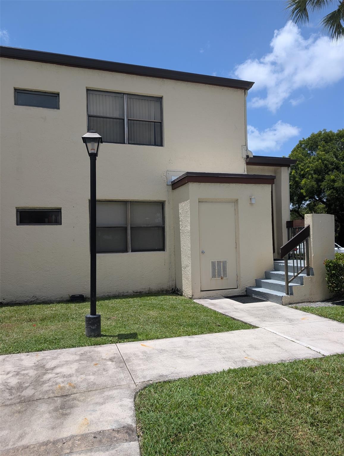 11256 Taft St 11256