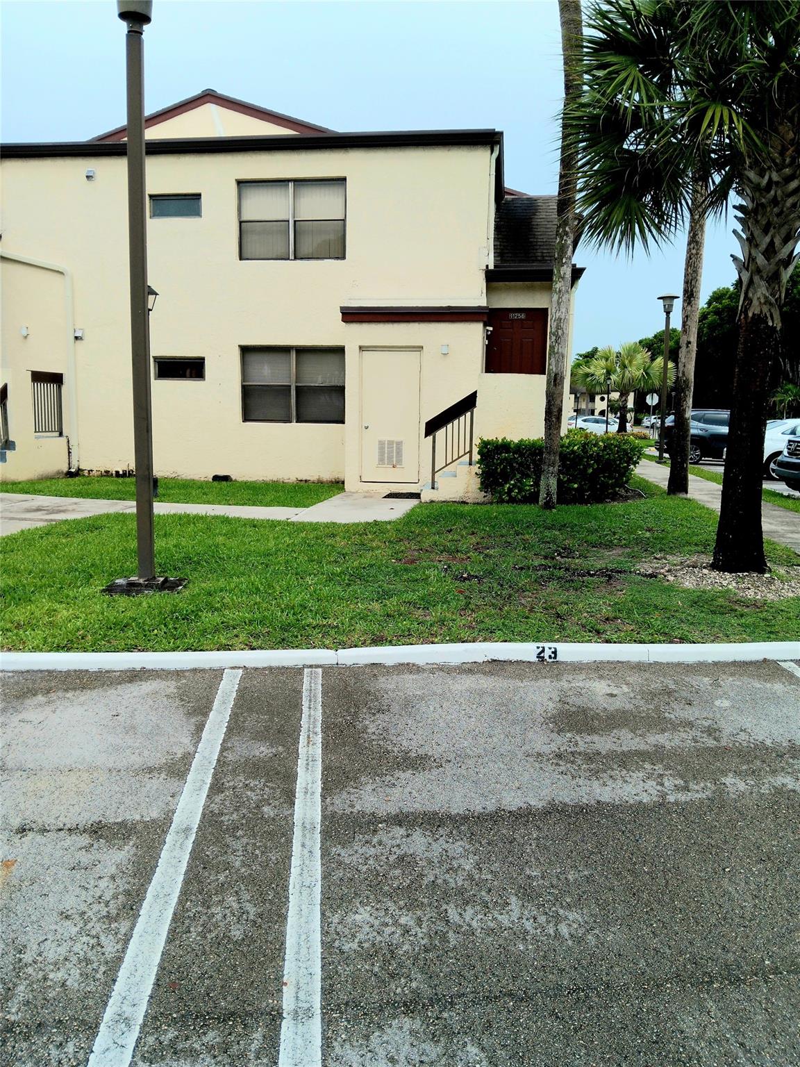 11256 Taft St 11256
