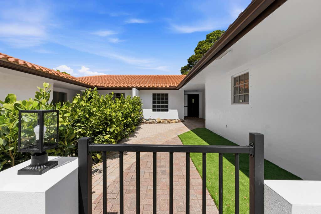 Photo of 3310 NW 90th Avenue #N, Coral Springs, FL 33065 (MLS # B26063952)