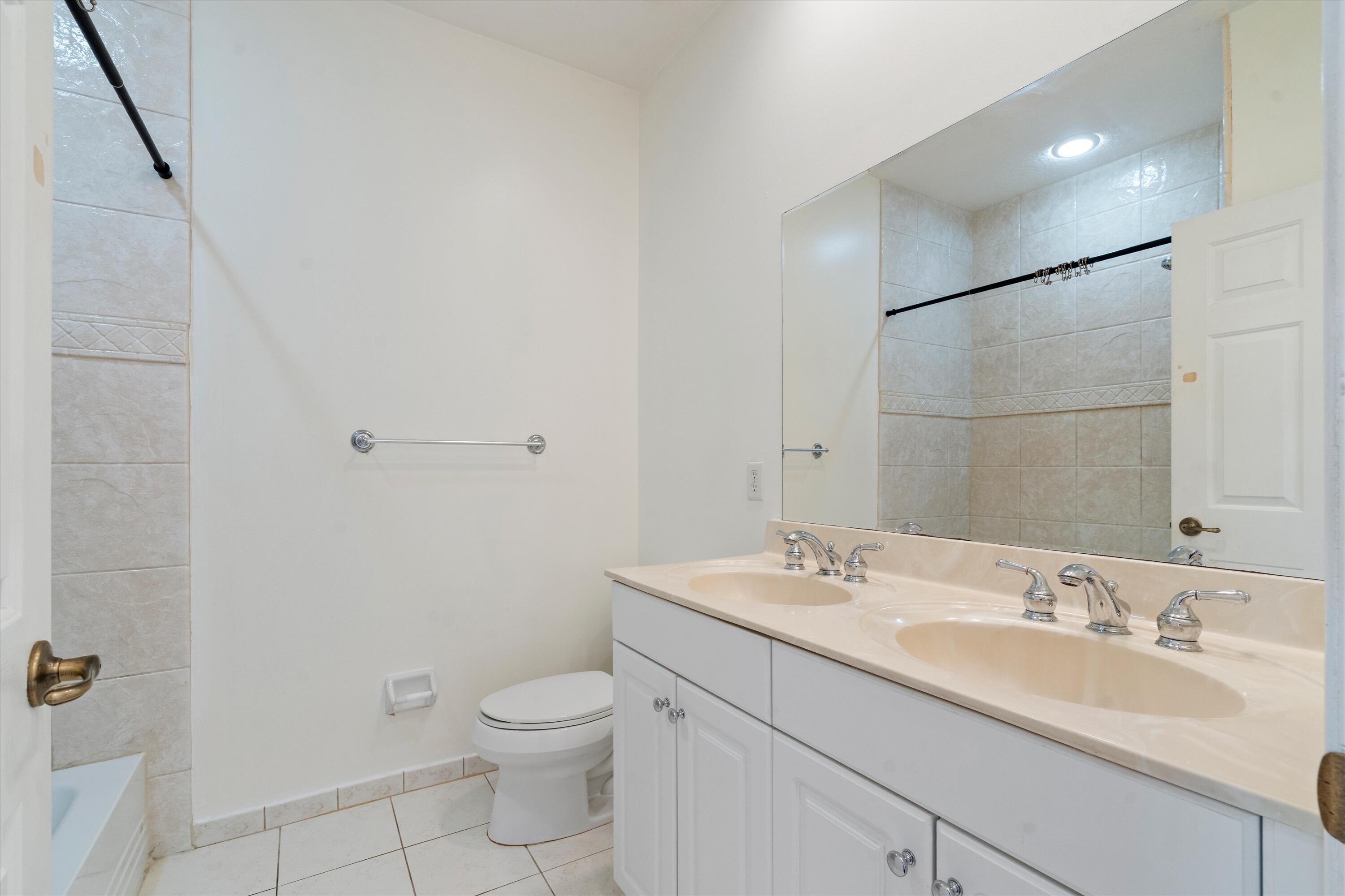 ROLLING HILLS GOLF & TENNIS CLUB - Residential
