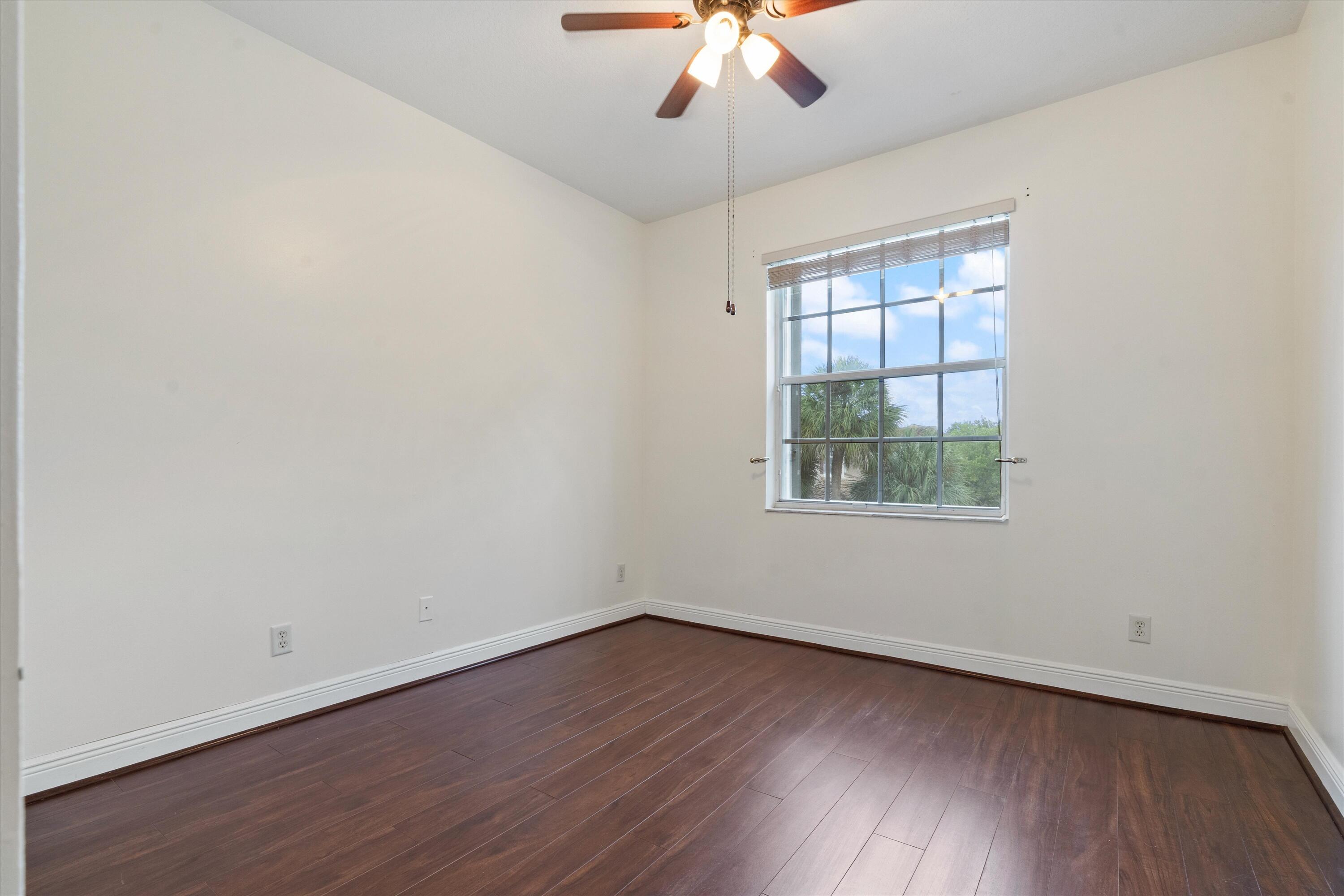 ROLLING HILLS GOLF & TENNIS CLUB - Residential