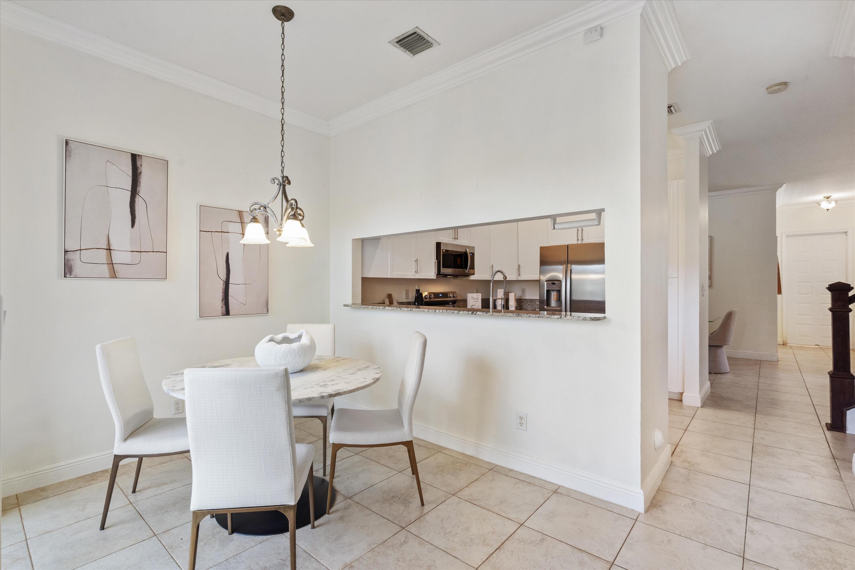 ROLLING HILLS GOLF & TENNIS CLUB - Residential