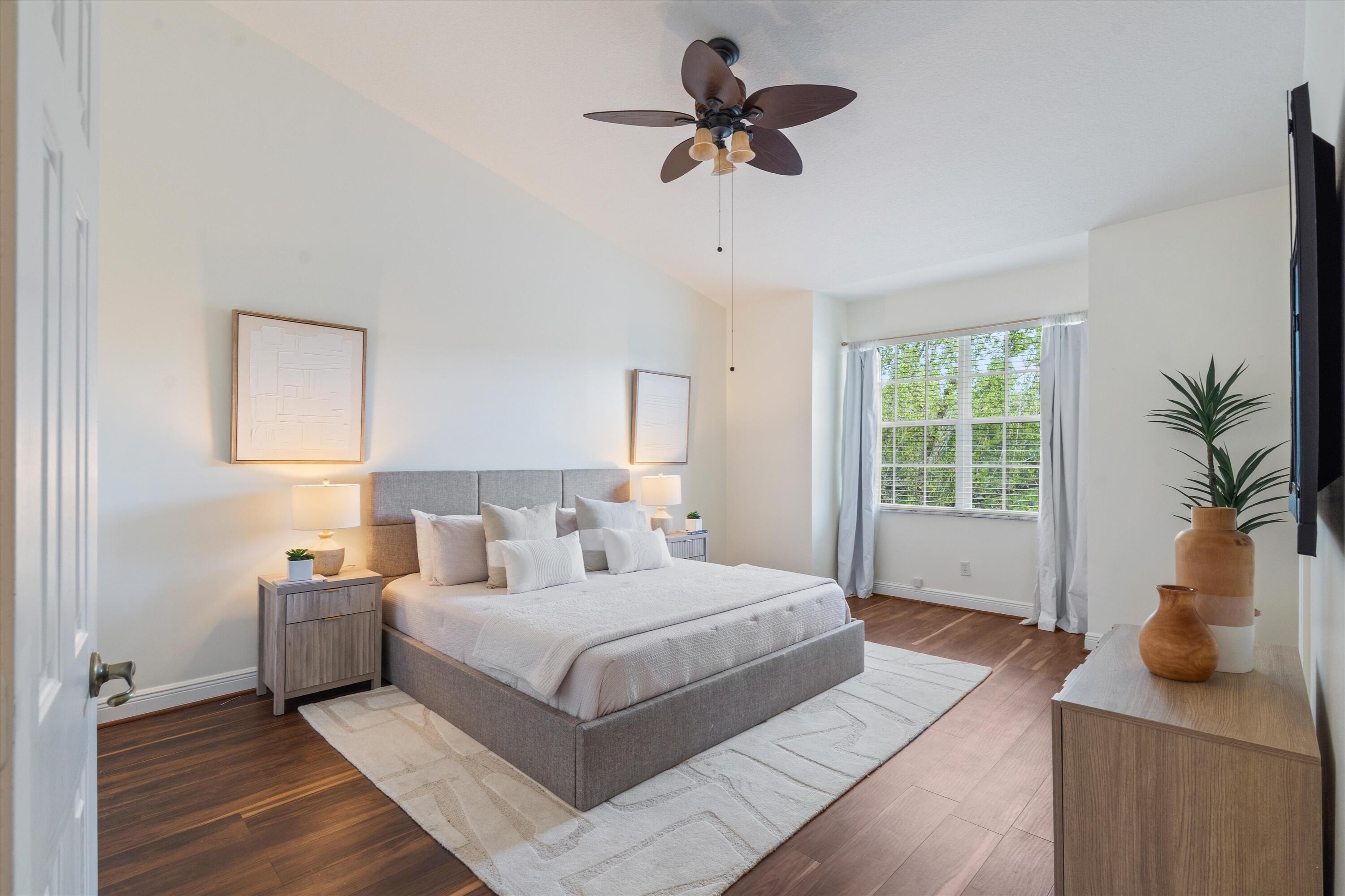 ROLLING HILLS GOLF & TENNIS CLUB - Residential