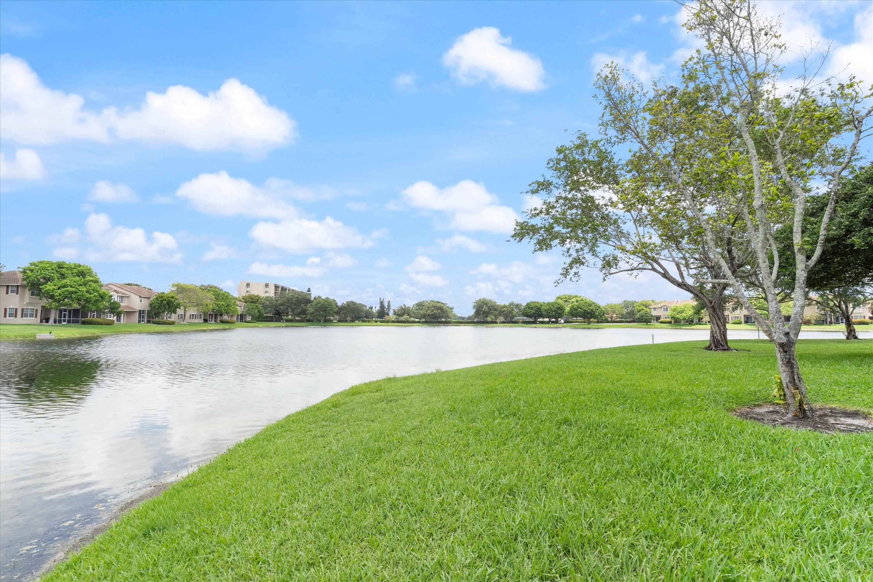 ROLLING HILLS GOLF & TENNIS CLUB - Residential