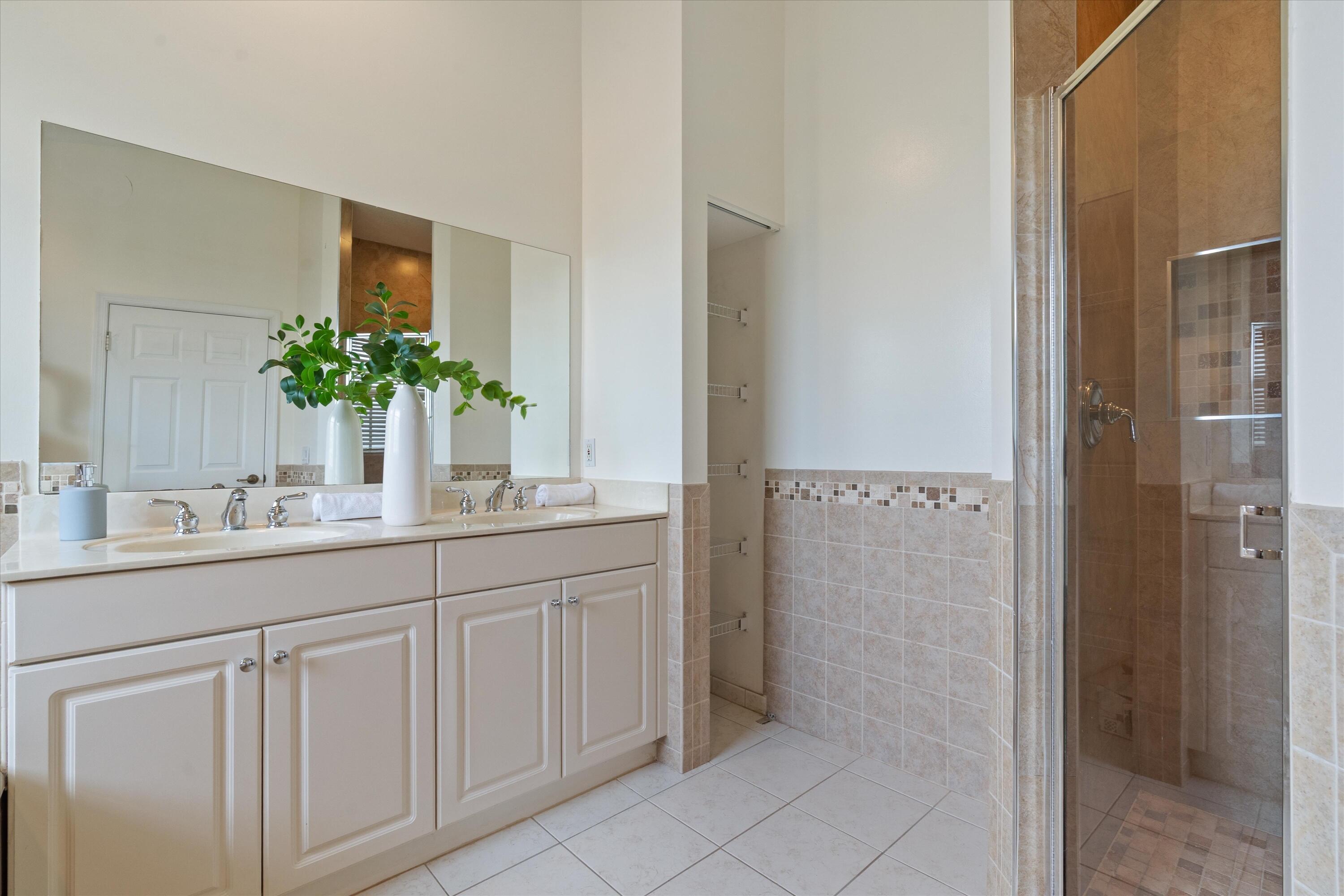 ROLLING HILLS GOLF & TENNIS CLUB - Residential