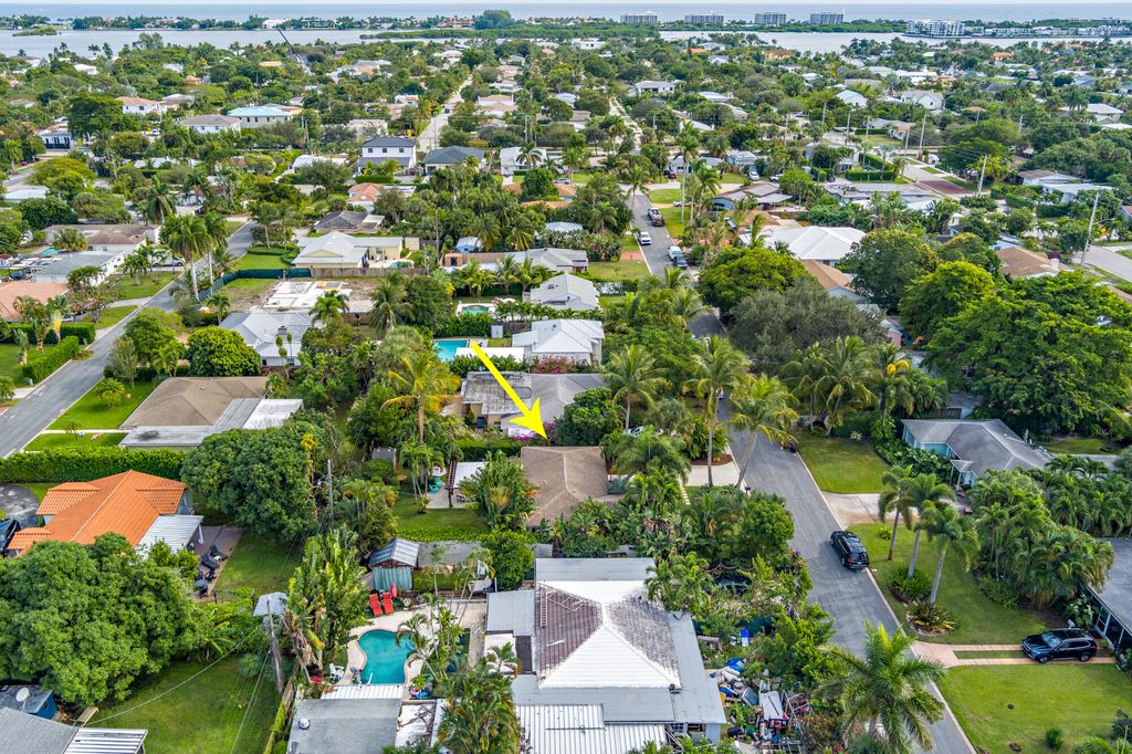 Photo of 3 Orange Way, West Palm Beach, FL 33405 (MLS # R11151468)