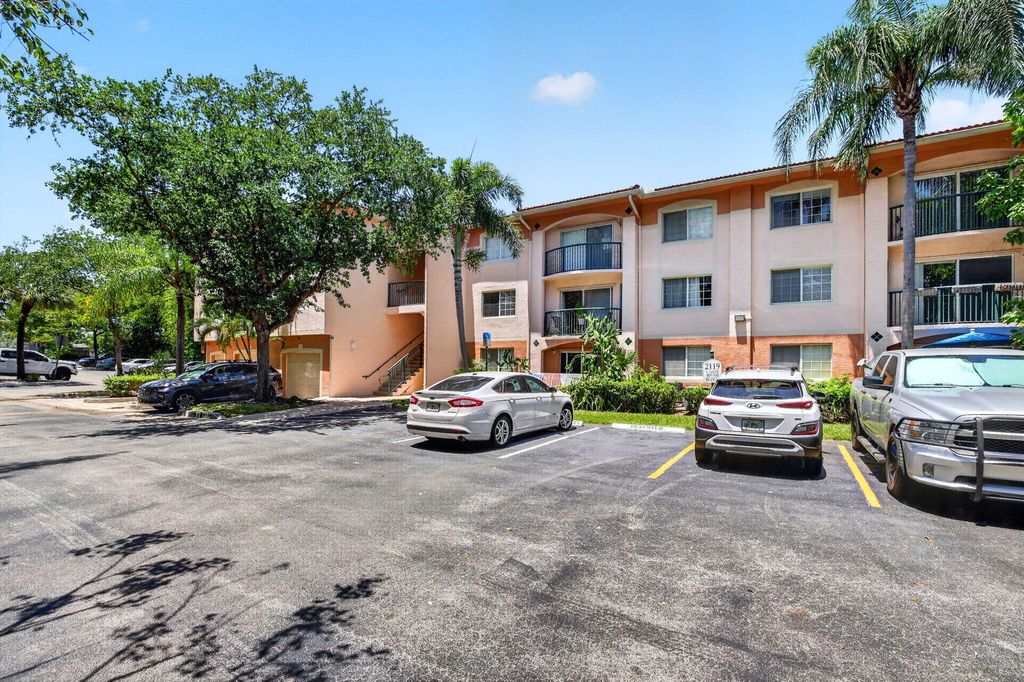 Photo of 2119 SE 10th Avenue #910, Fort Lauderdale, FL 33316 (MLS # F10540230)