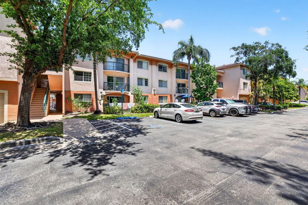 Photo of 2119 SE 10th Avenue #910, Fort Lauderdale, FL 33316 (MLS # F10540230)