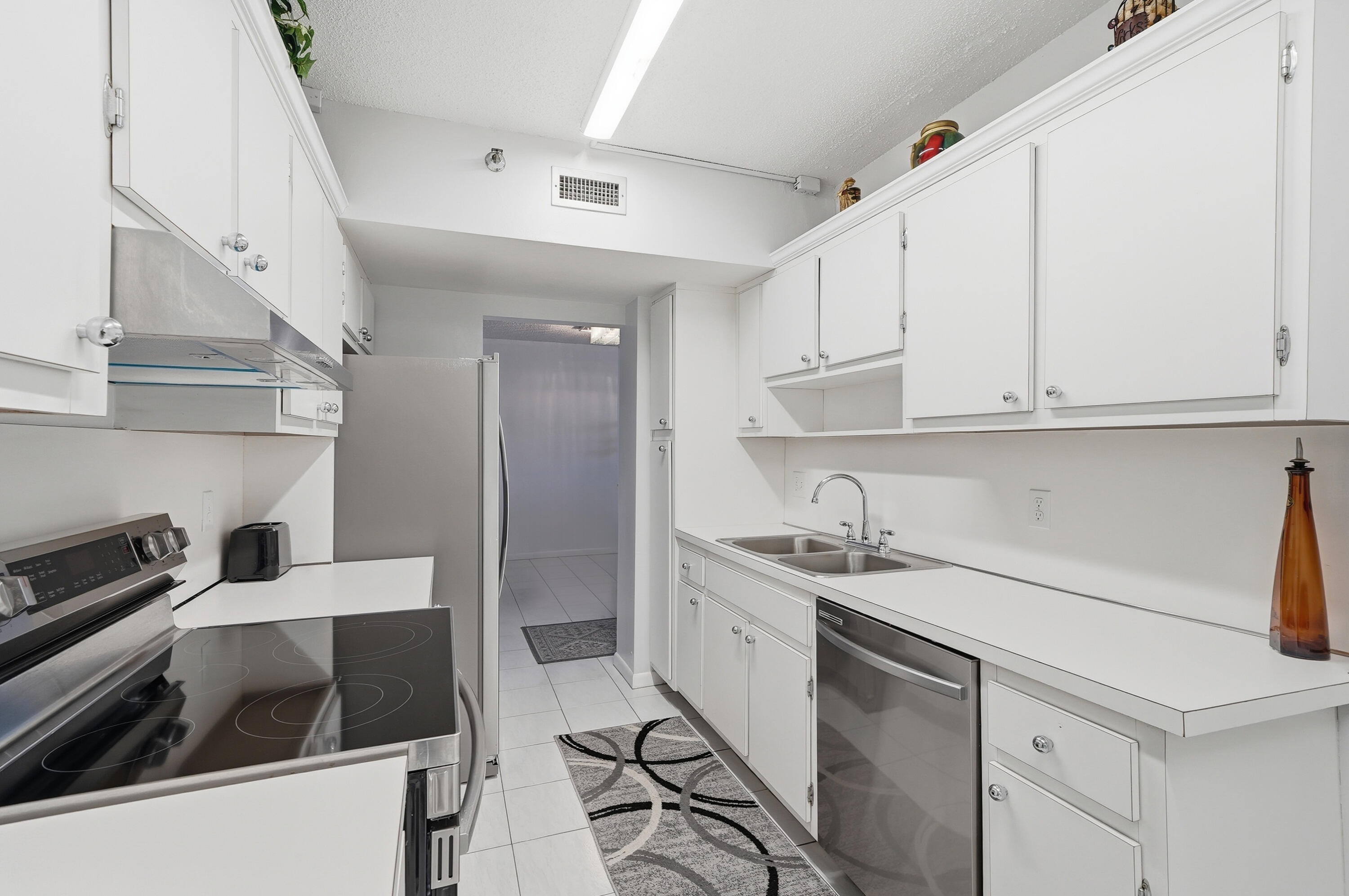 HILLCREST EAST NO 27 CONDO - Residential