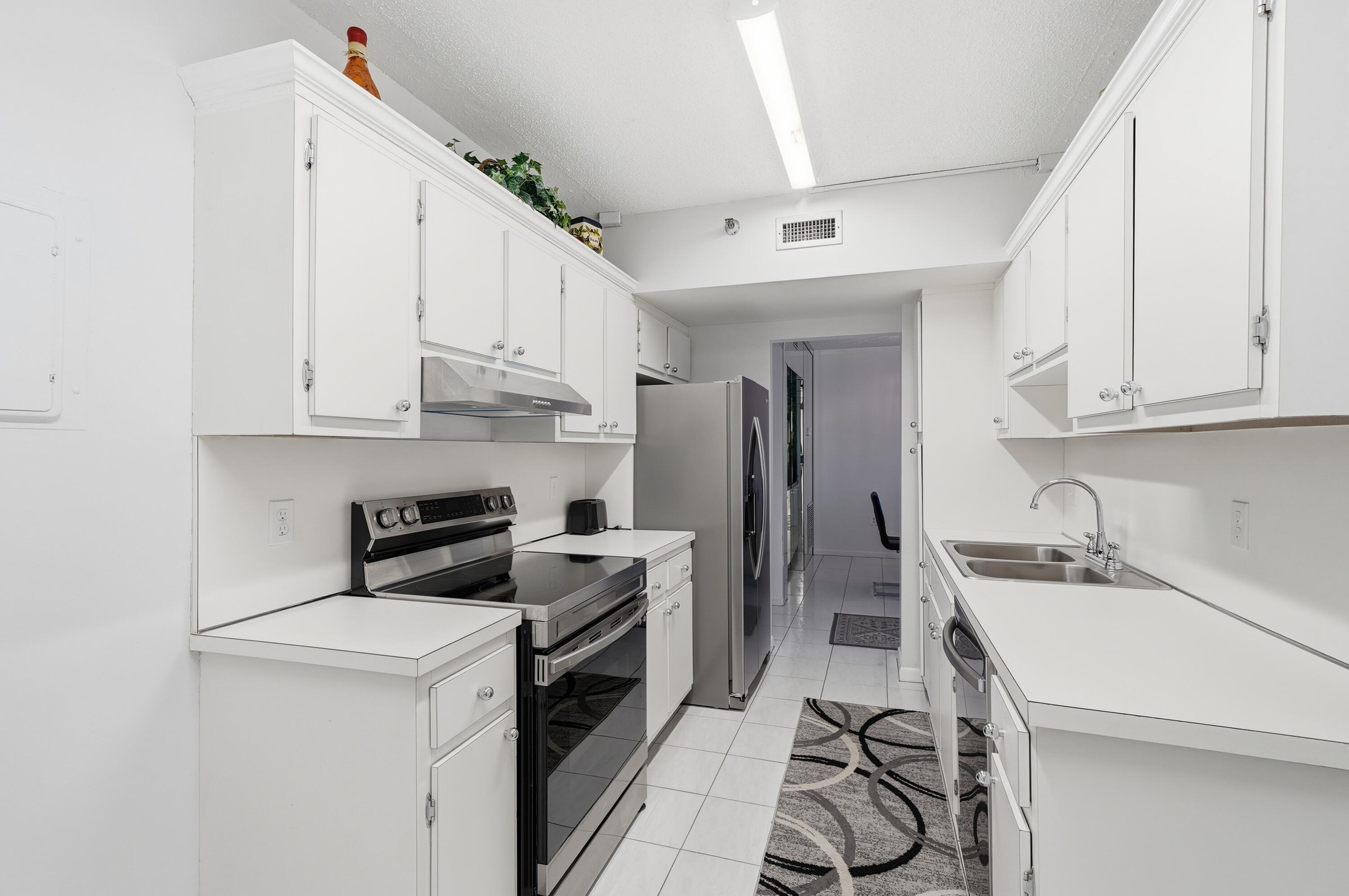 HILLCREST EAST NO 27 CONDO - Residential