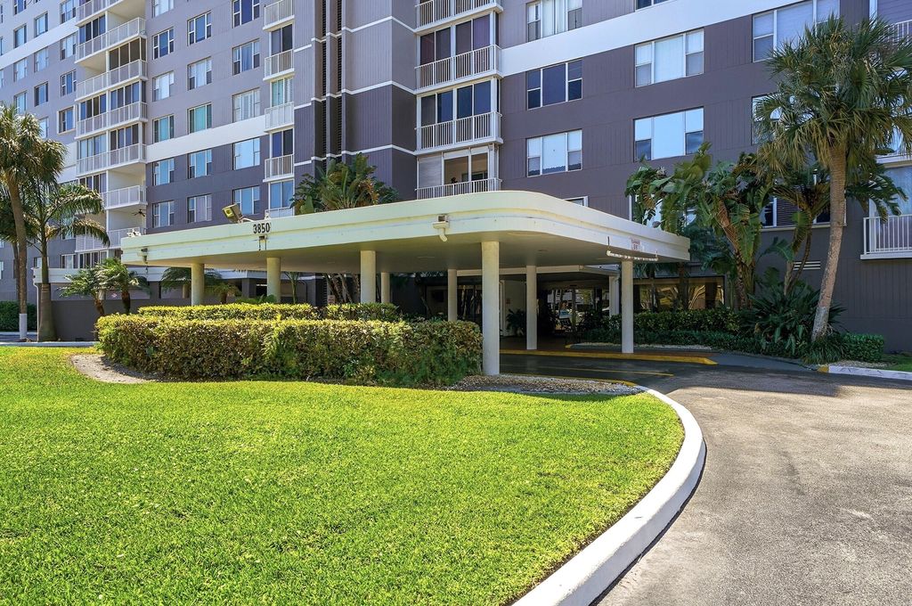 Photo of 3850 Washington Street #1003, Hollywood, FL 33021 (MLS # B26005182)