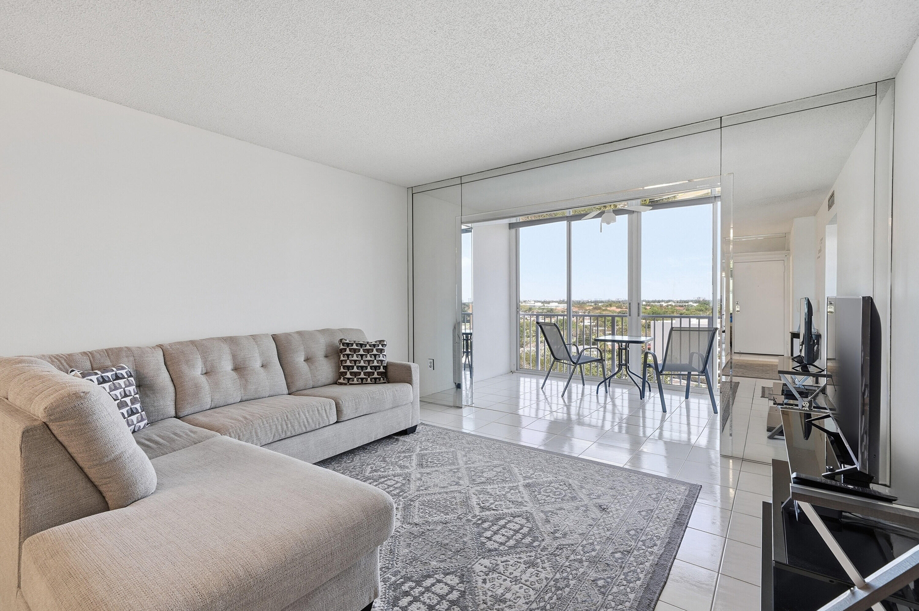 HILLCREST EAST NO 27 CONDO - Residential