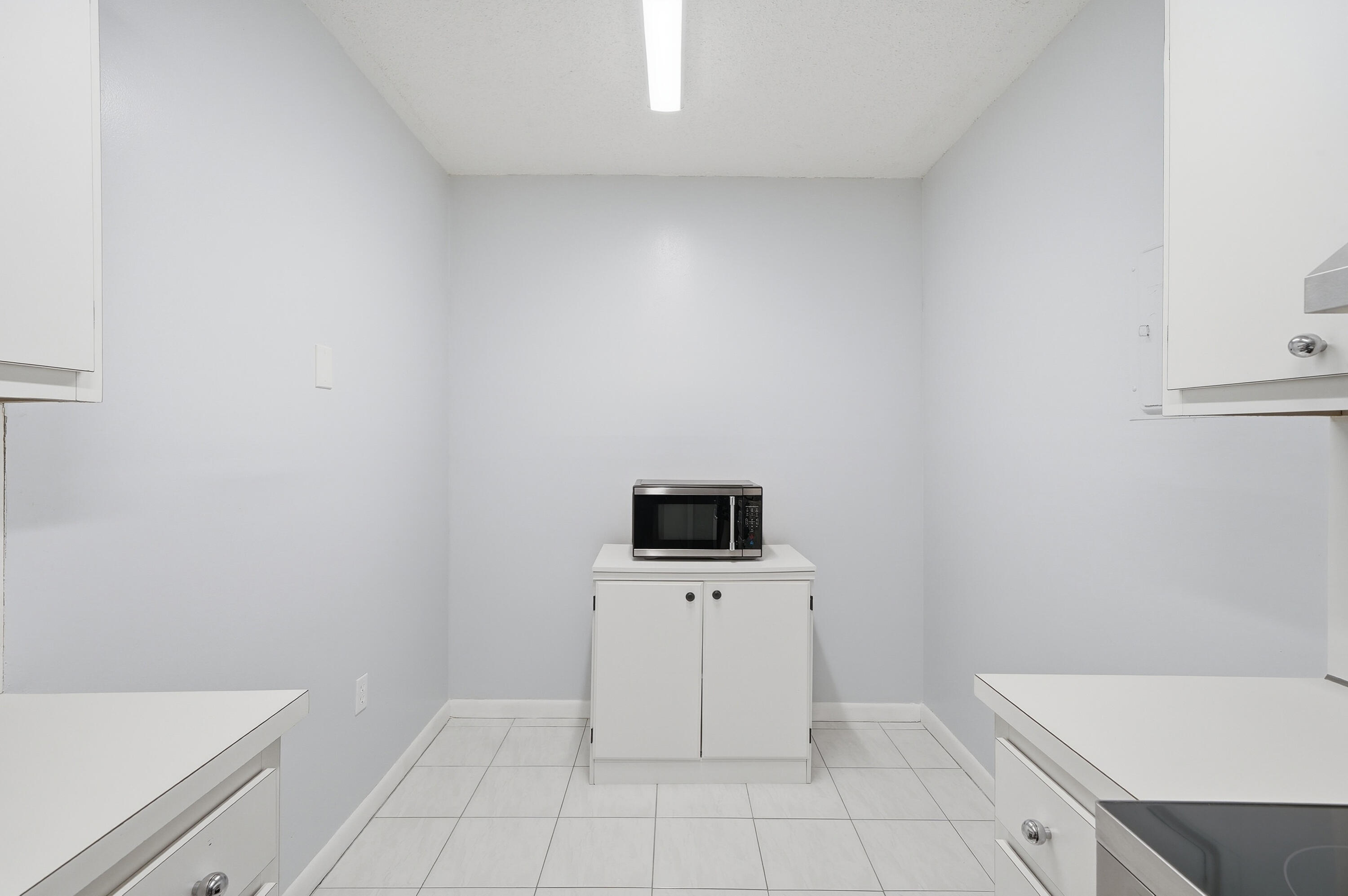 HILLCREST EAST NO 27 CONDO - Residential