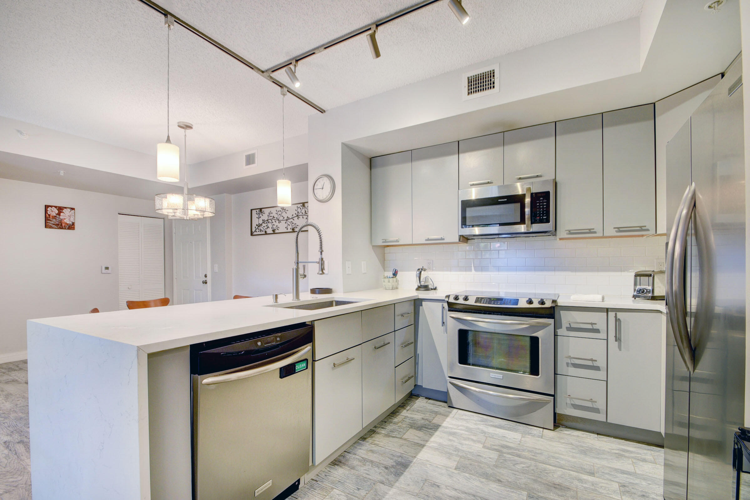 720 S Sapodilla Avenue 208