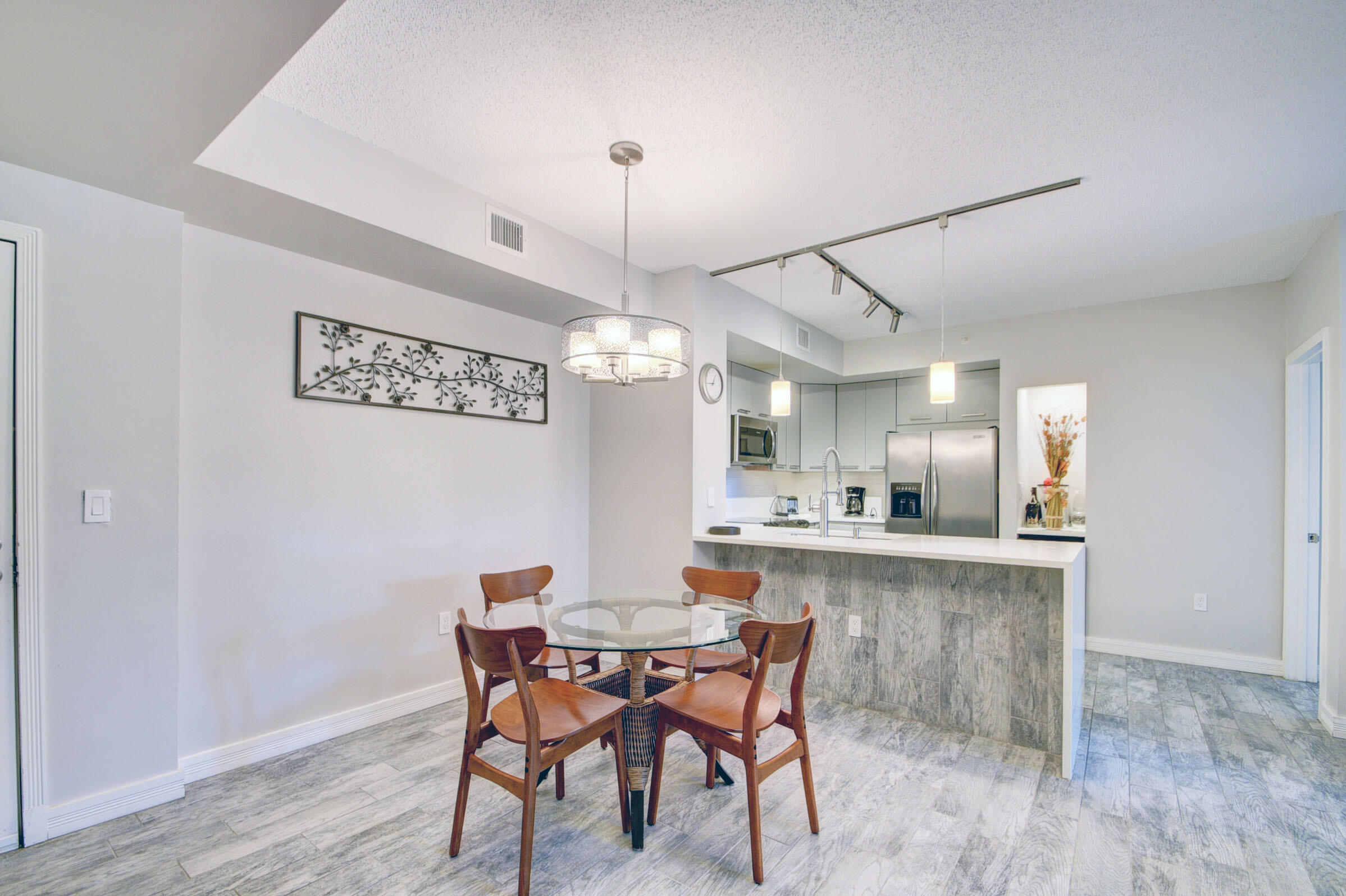 720 S Sapodilla Avenue 208