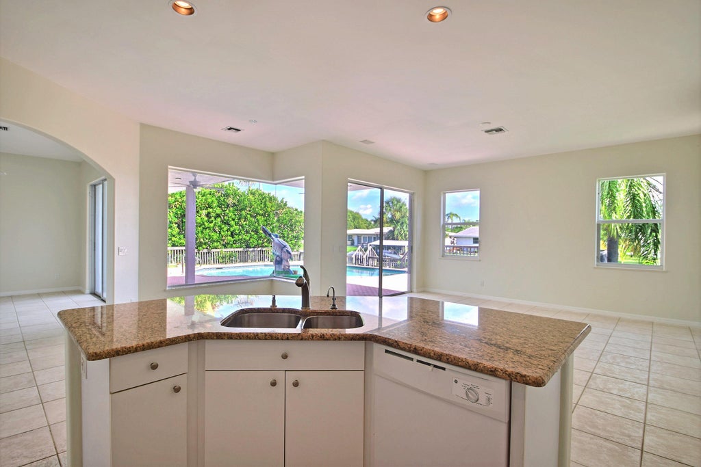Photo of 705 Bahia Mar Road, FL (MLS # B26031525)